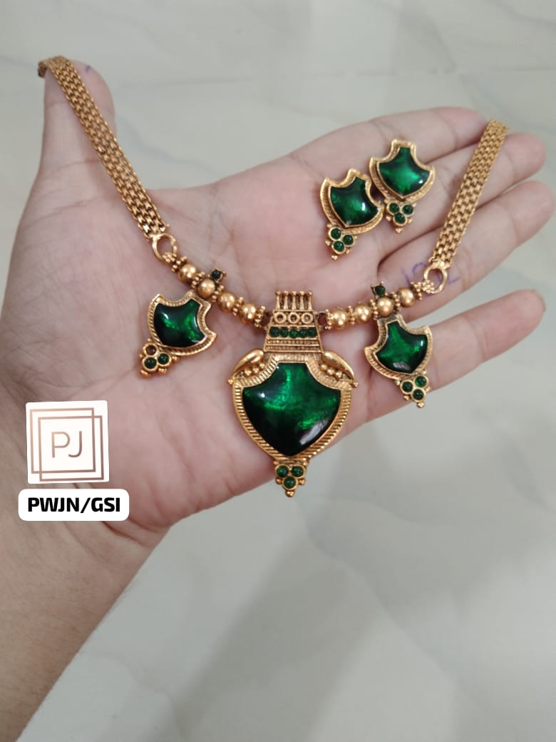 3 Pendant Nagapadam Green Necklace V5.O