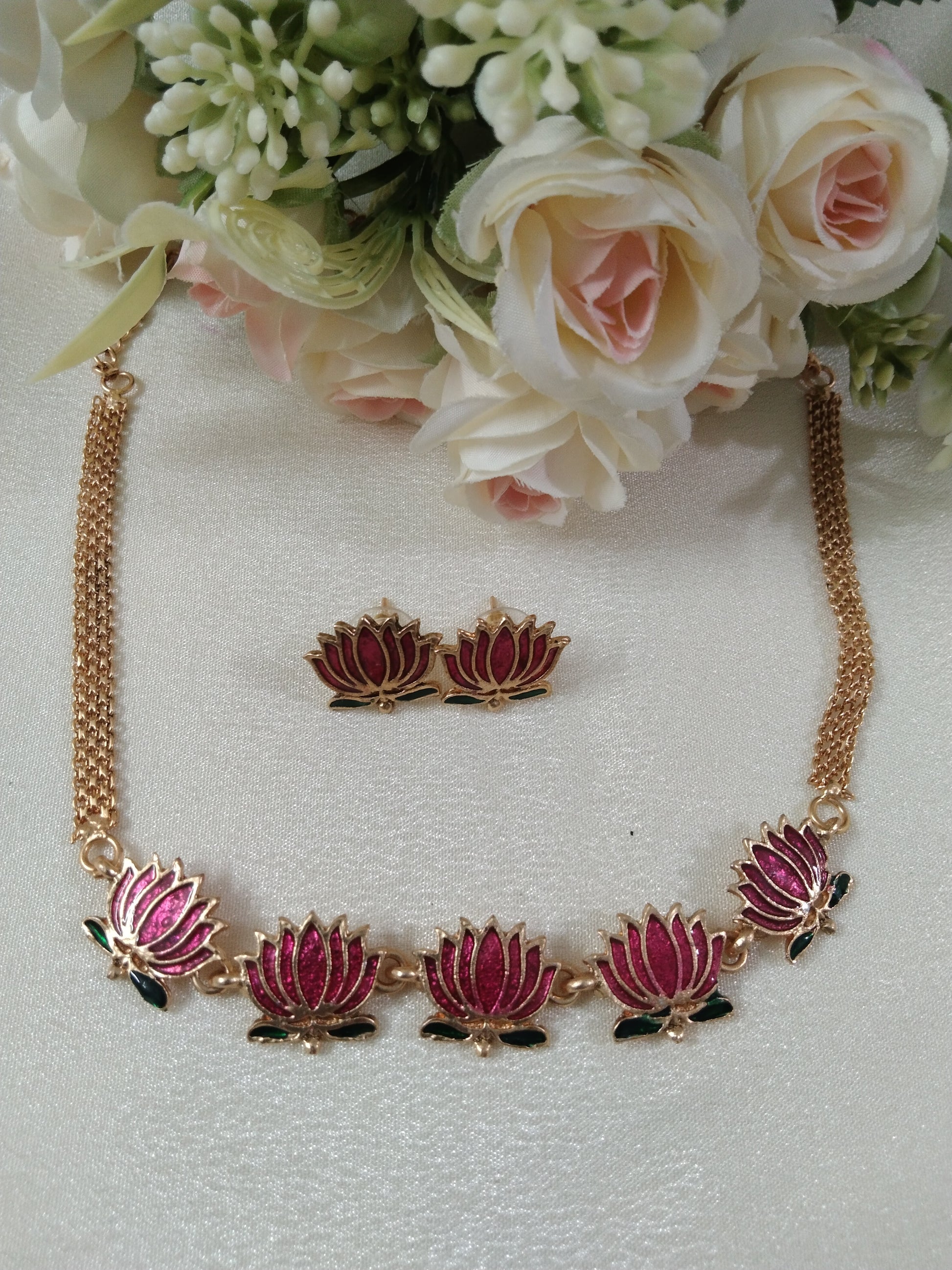 Multi Lotus Choker Set