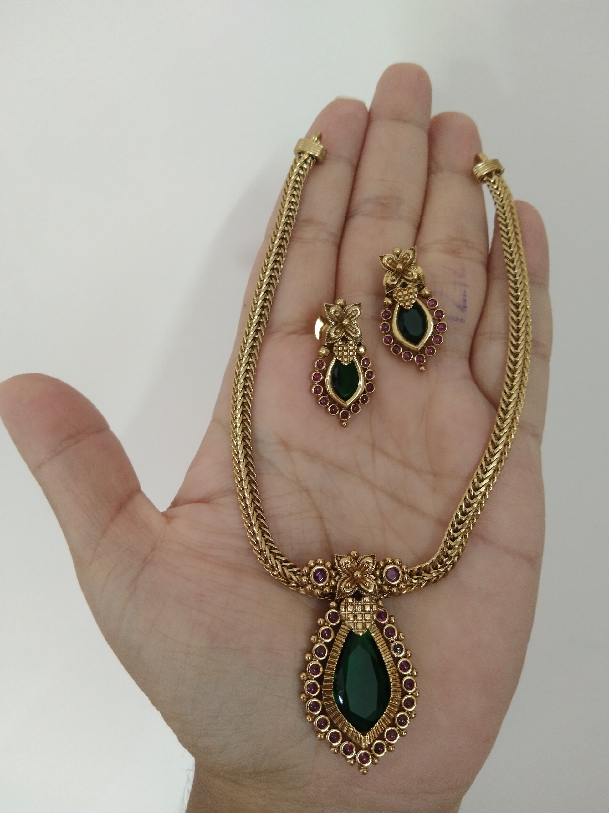 Nagapadam Green Pendant Necklace Set 1