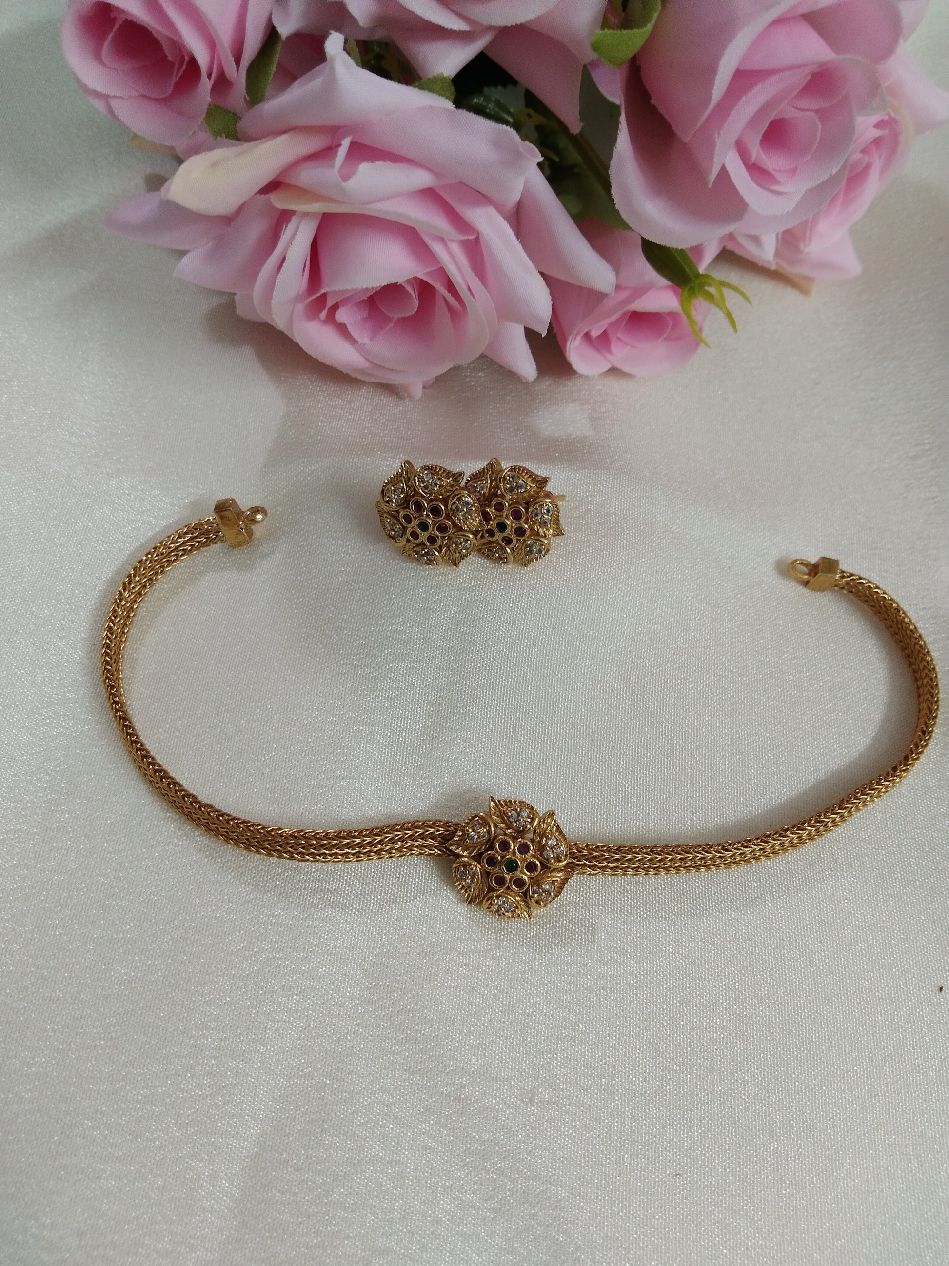 Floral choker V2