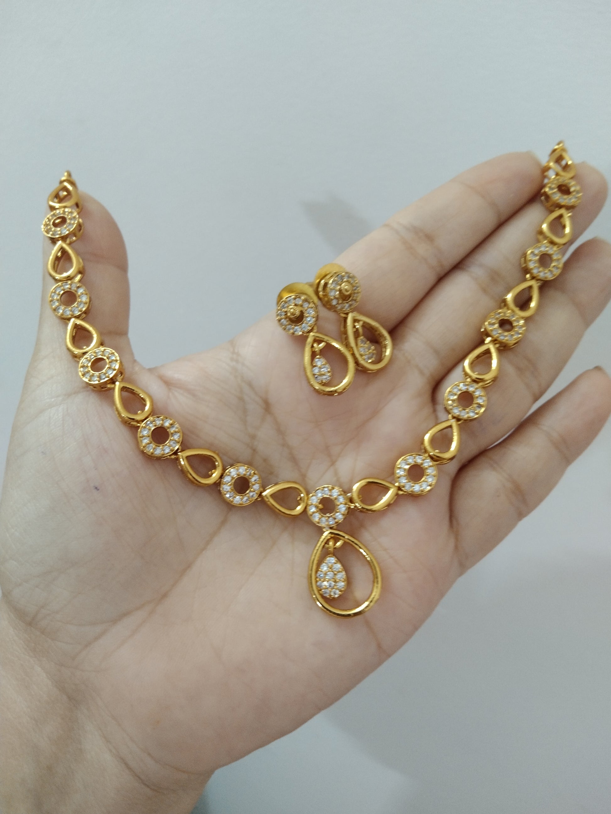 AD Petal Necklace Set