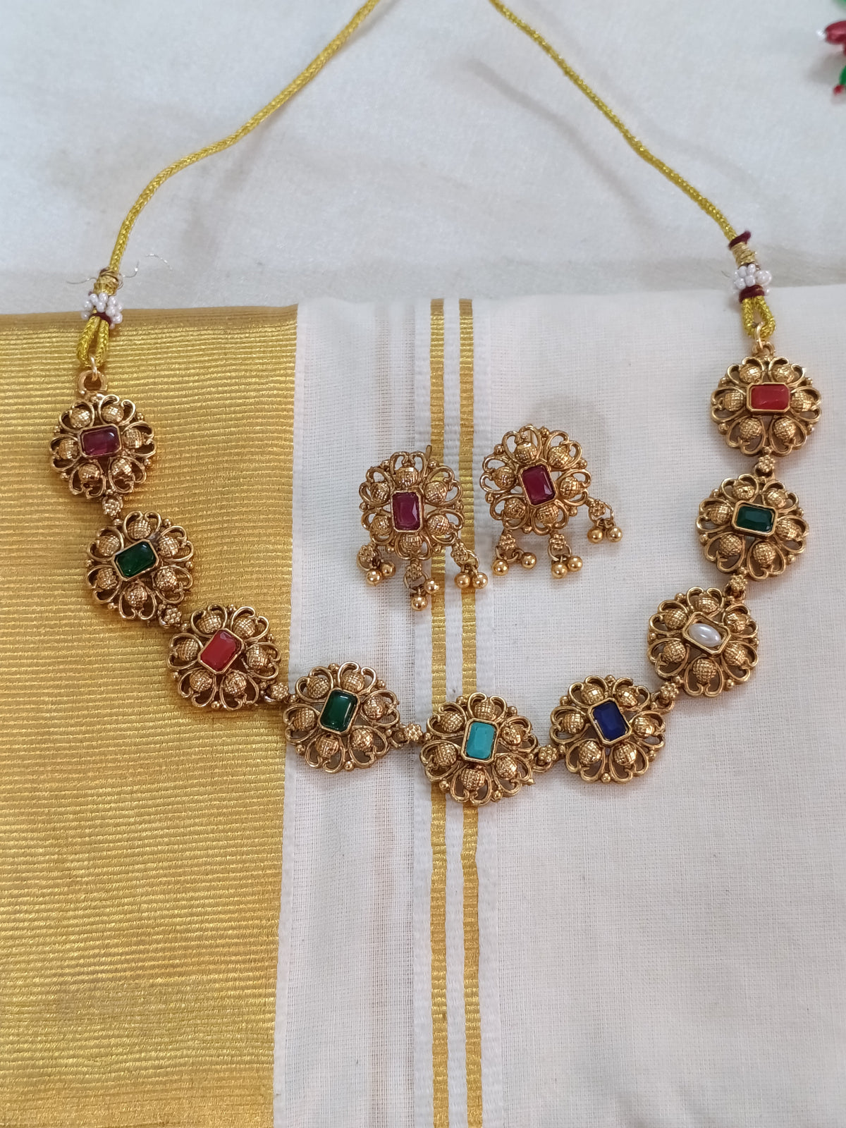 Non Idol Necklace Set Set V260