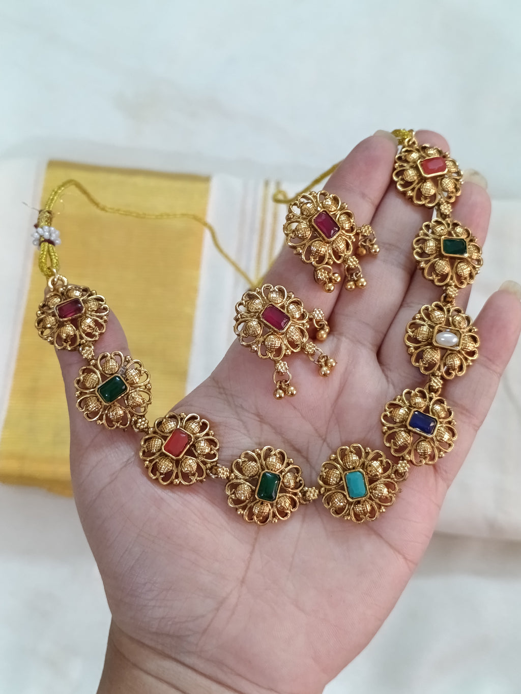 Non Idol Necklace Set Set V260