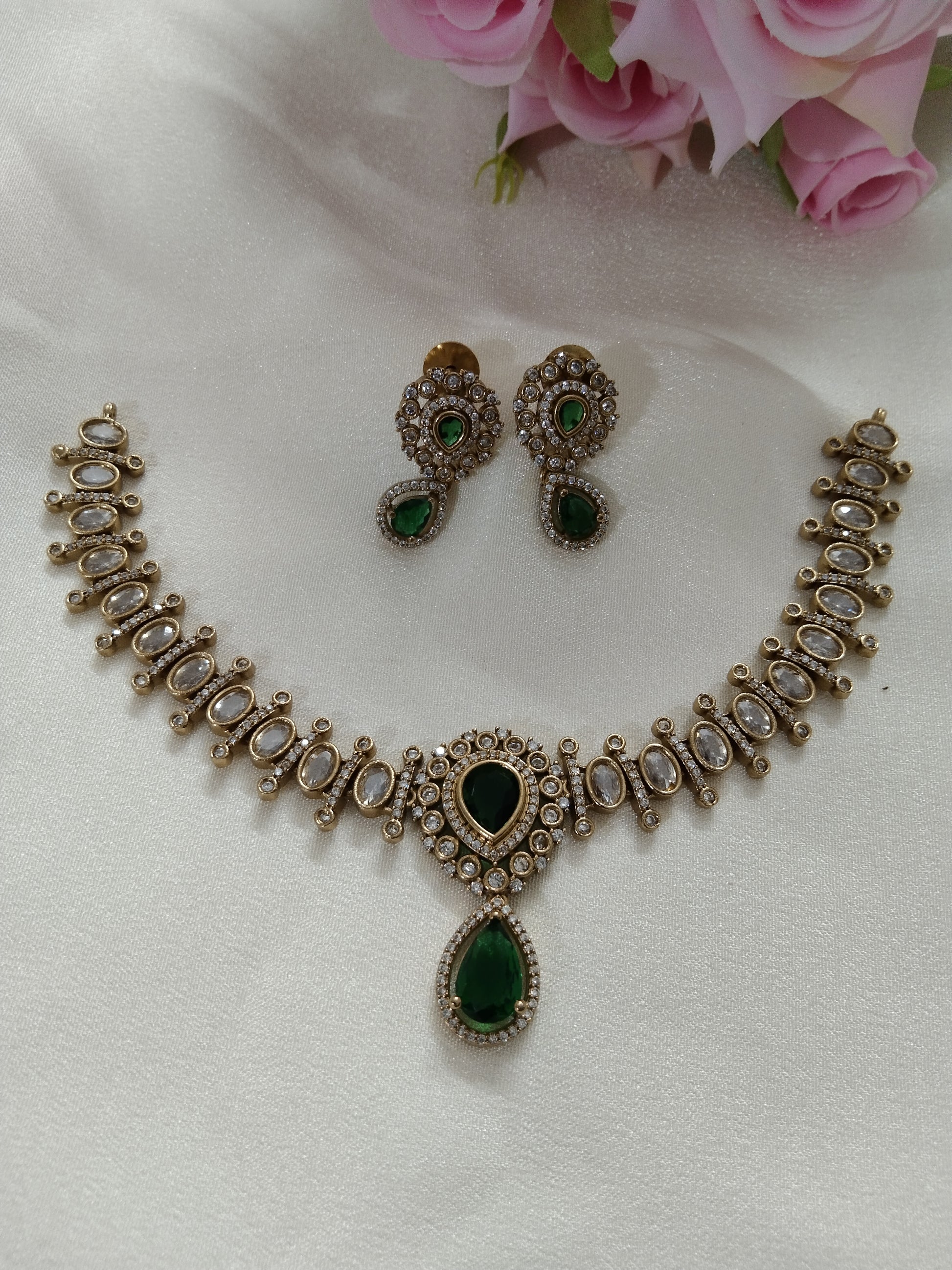 Emerald Kundan Stone Necklace Set