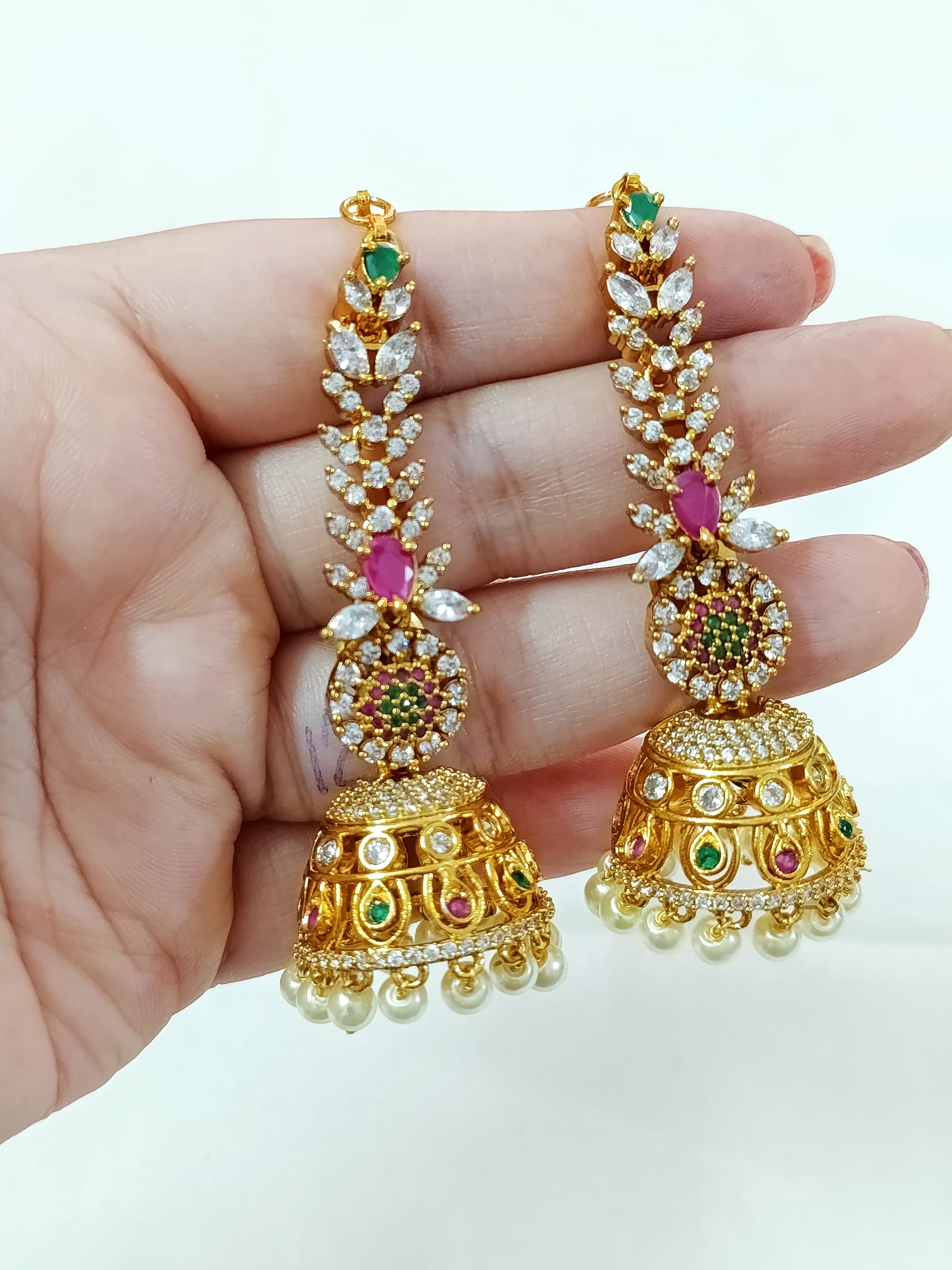 AD Jhumka with attached Earchain