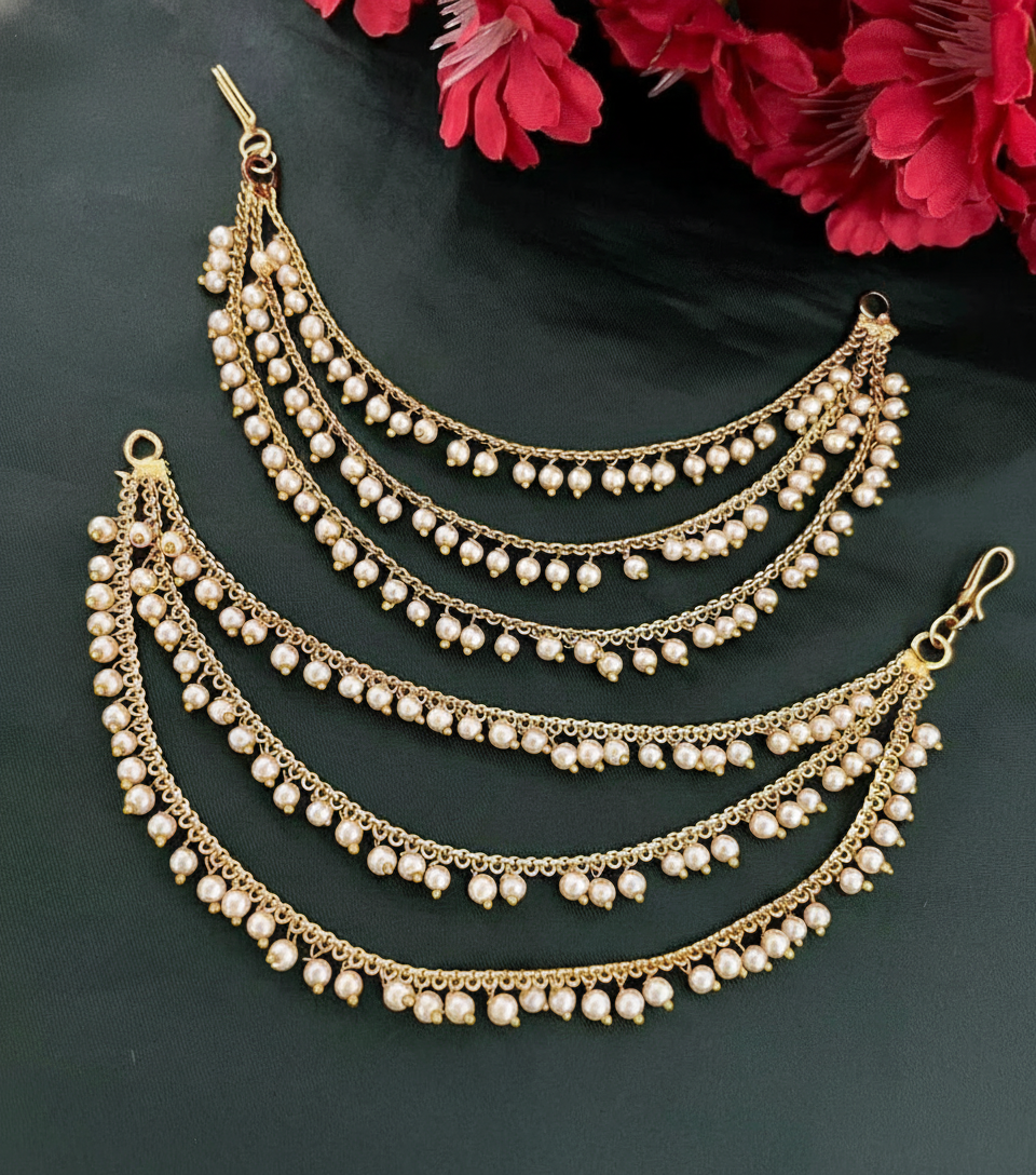 Pearl earrings without logos