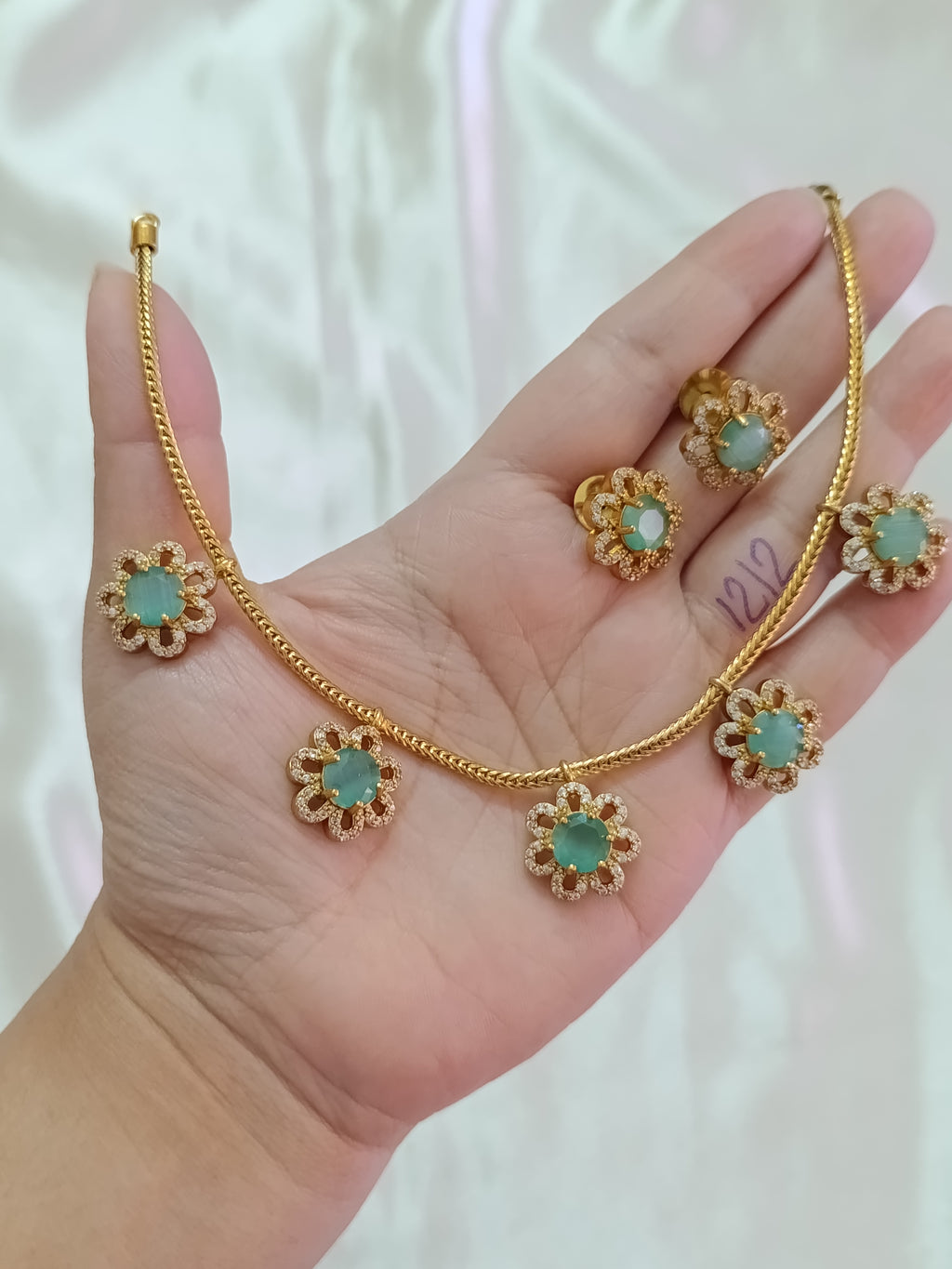 AD 5 Pendant Flower Necklace Set