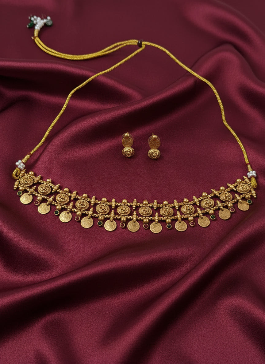 Non Idol Coin Choker Set