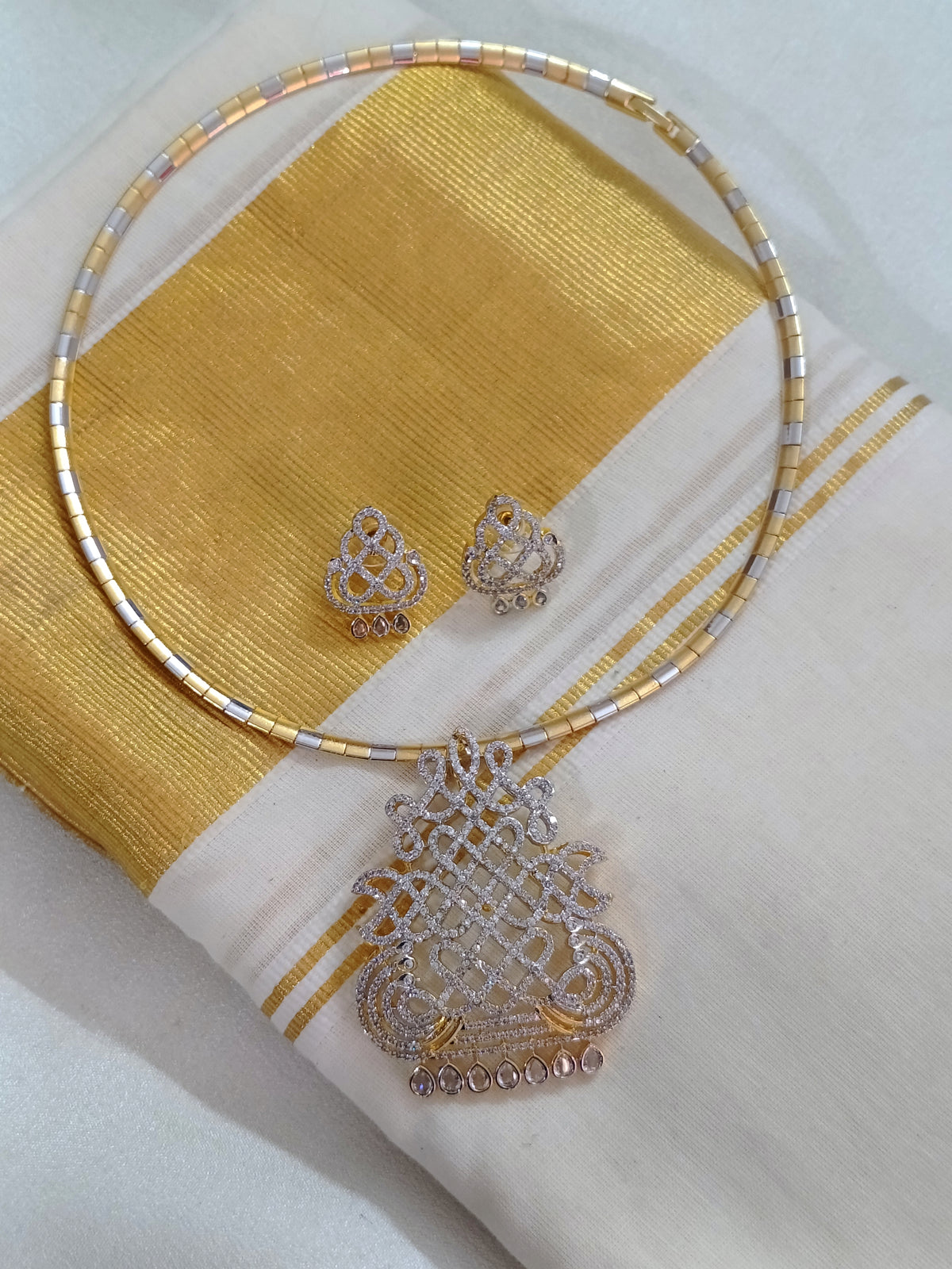 AD Pendant Hasli Necklace Set