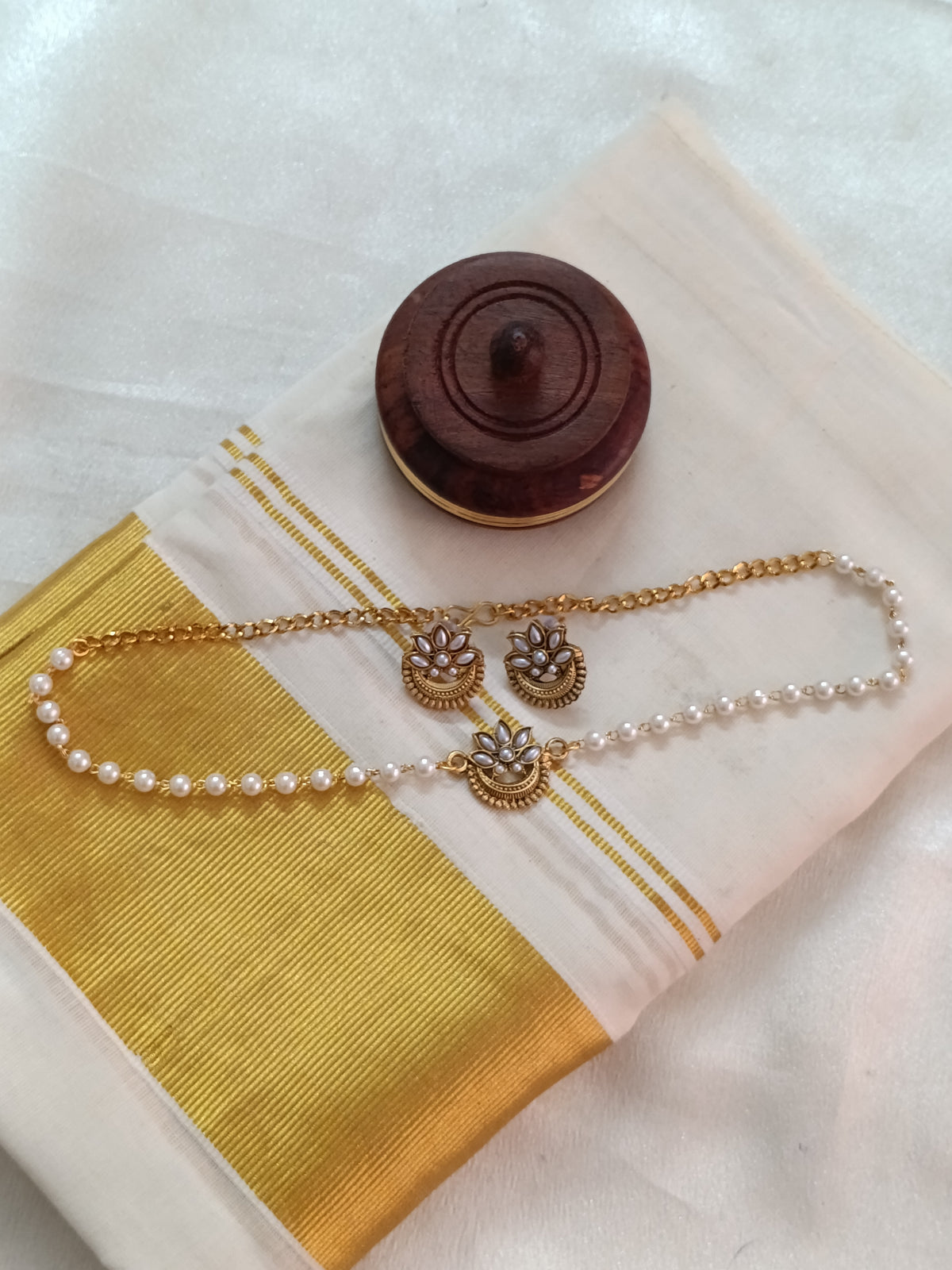 Flower Pendant Pearl Choker Set