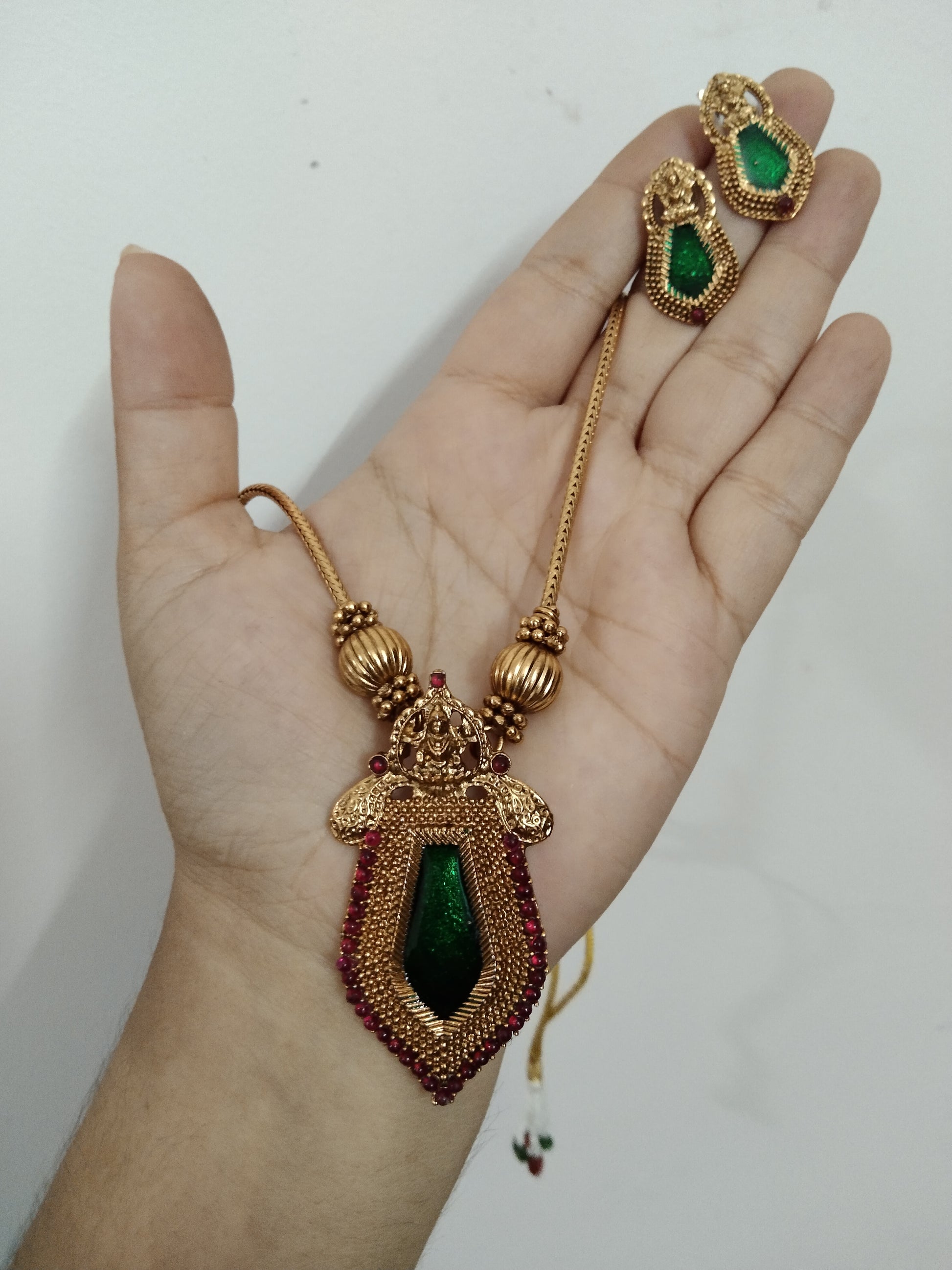 Big Pendant Green Nagapadam Pendant Necklace Set
