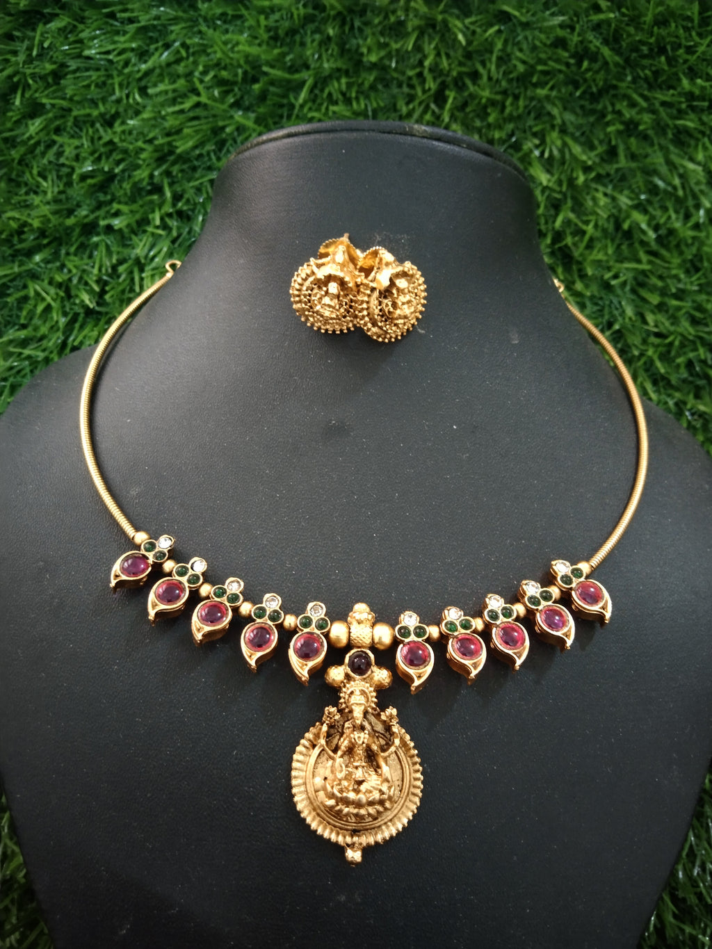 Lakshmi Pendant Hasli