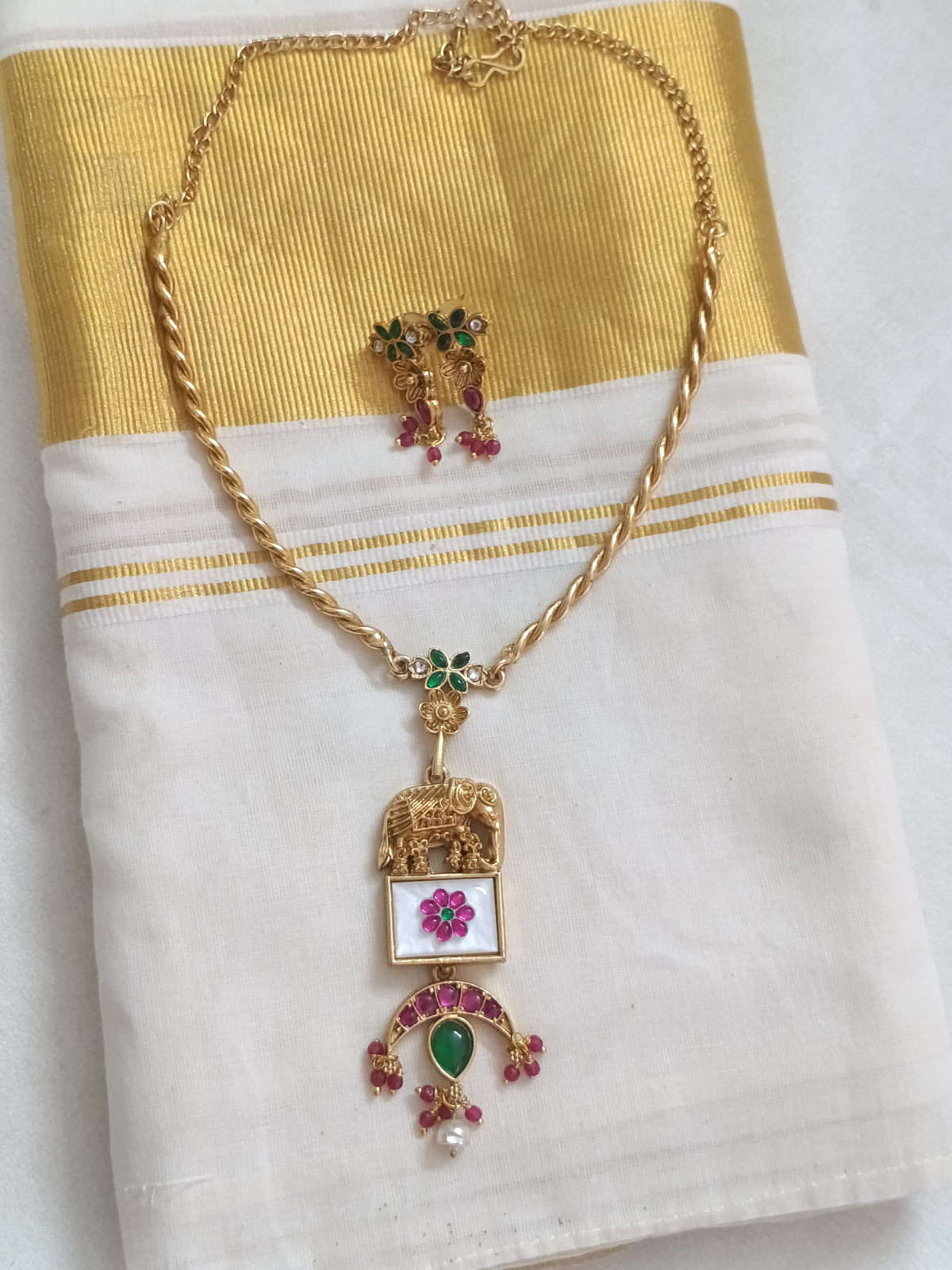 Non Idol Hasli Necklace Set V209