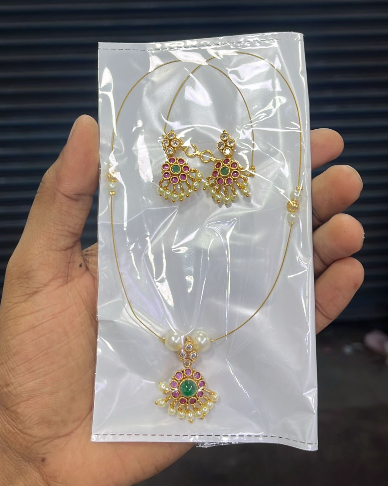Invisible Pendant Set V1