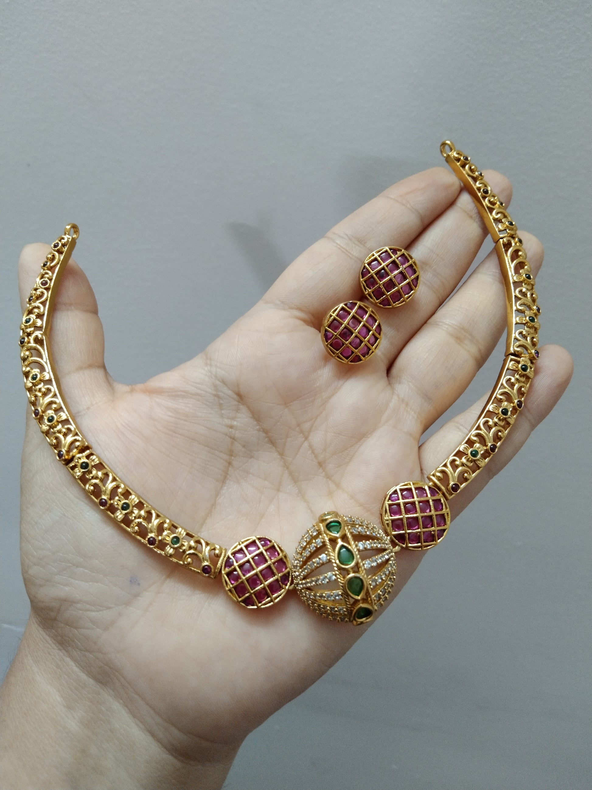 Hasli Ball Necklace Set