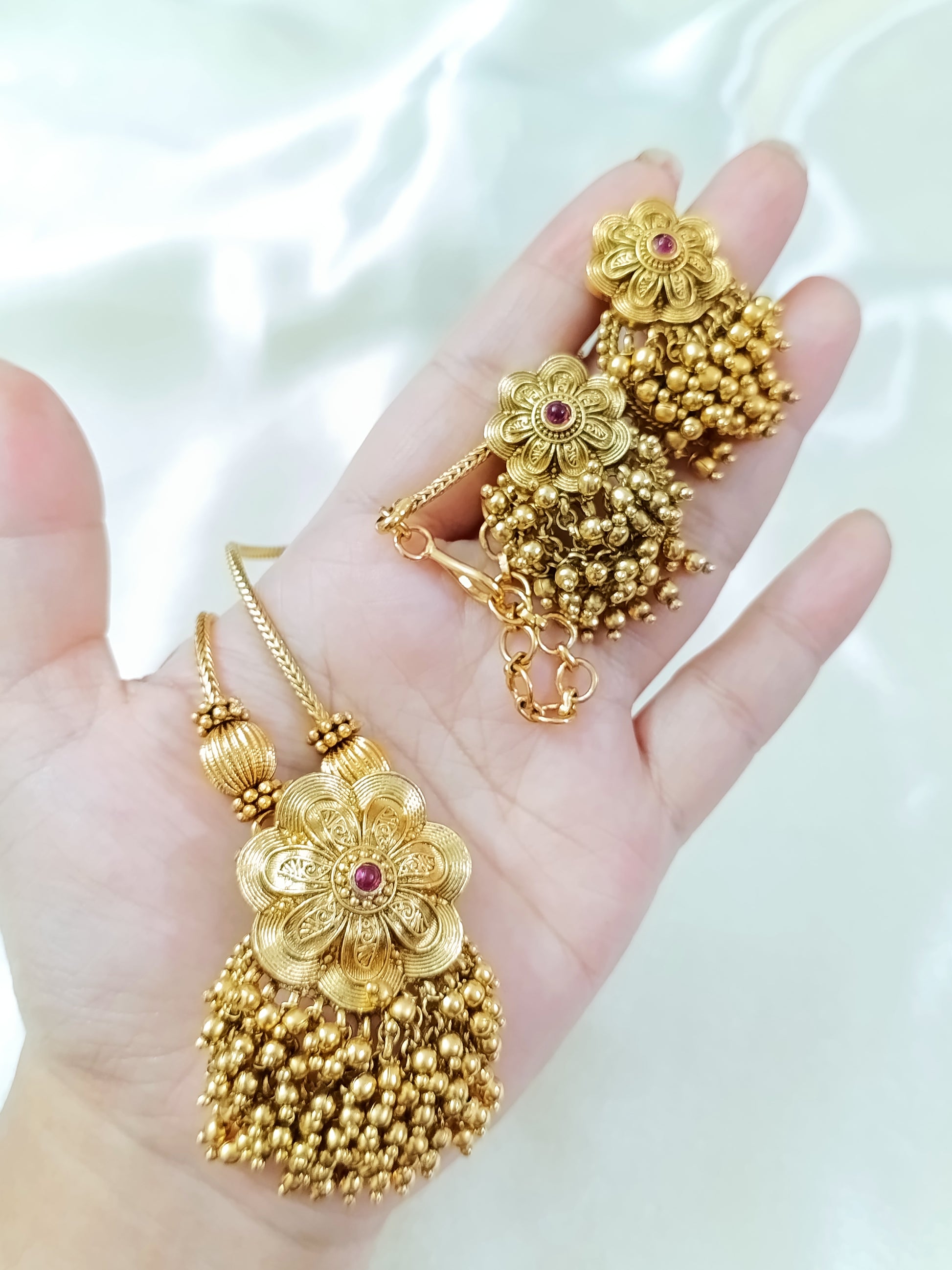 Golden Flower Pendant Necklace Set