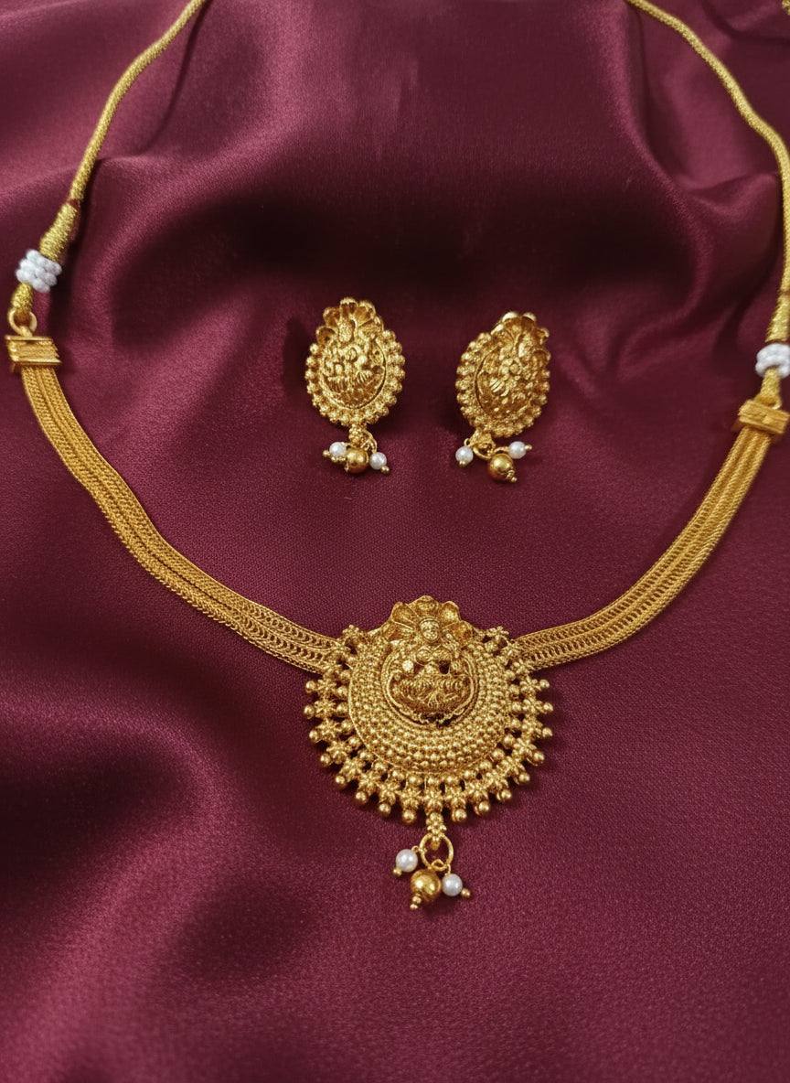 Low Budget Lakshmi Pendant Choker Set