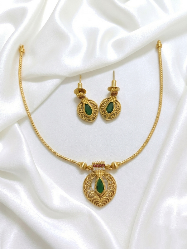 AD Nagapadam Pendant Necklace Set