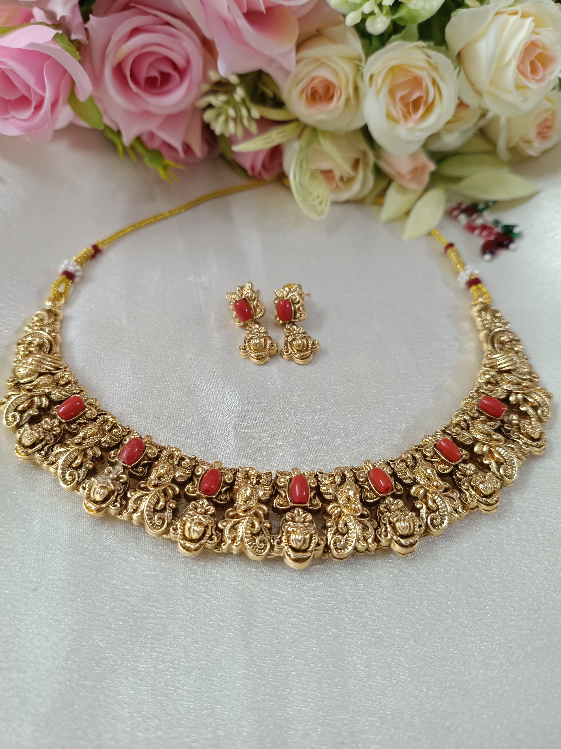 Coral Non Idol Necklace