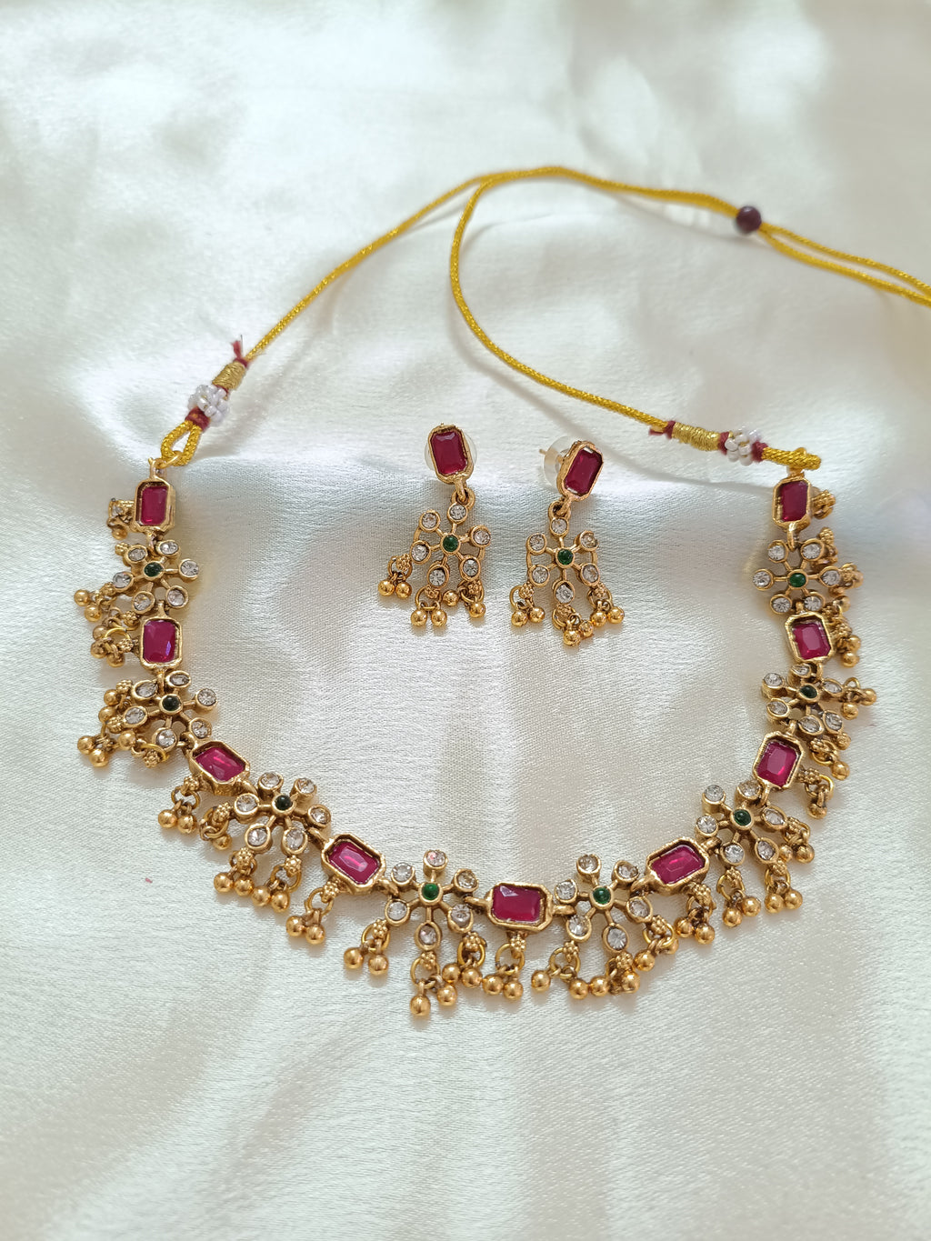 Low Budget Flower Necklace Set