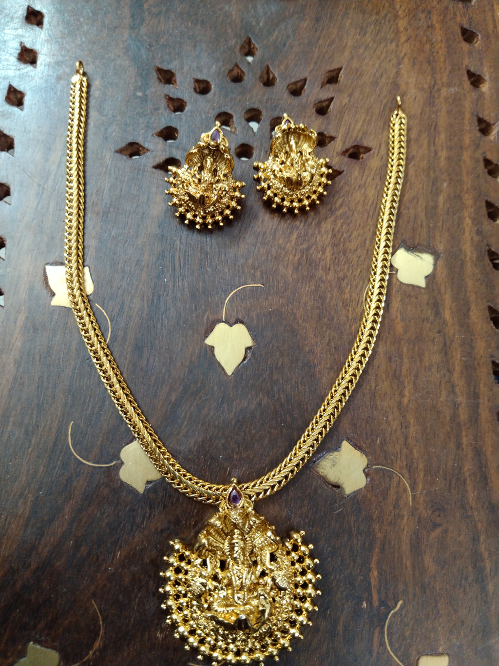 Lakshmi Pendant Necklace Set V5
