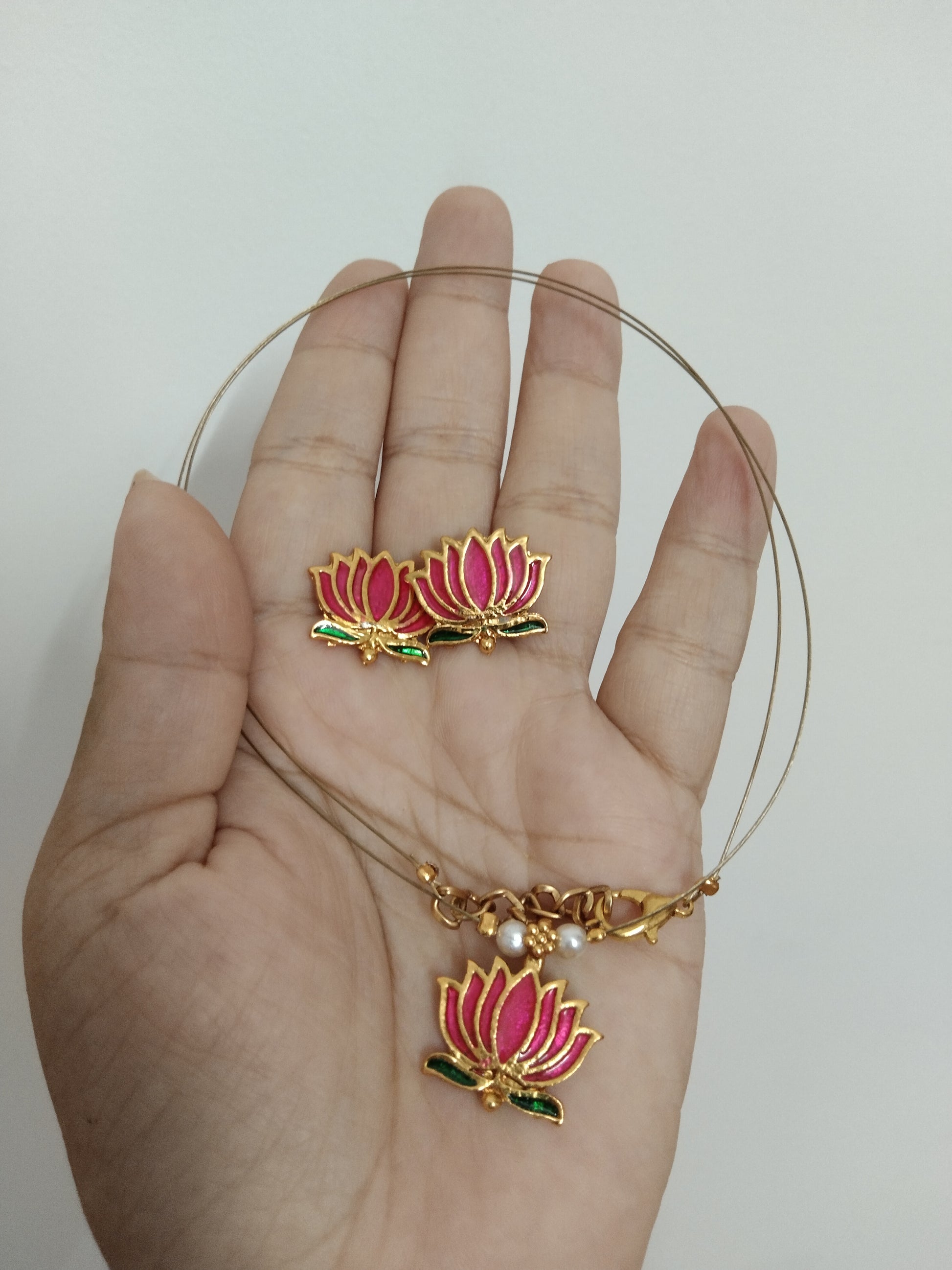 Invisible Single Lotus Chain Set