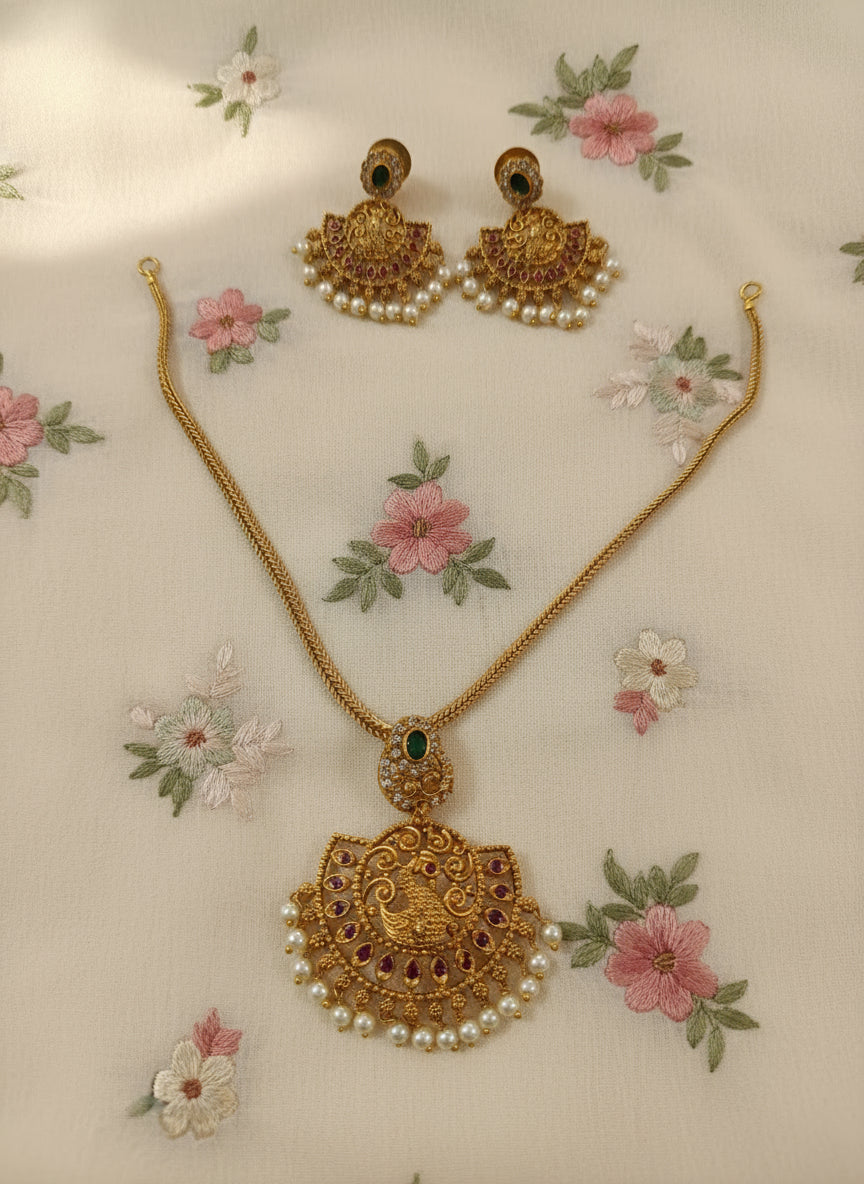 Budget Peacock Pendant Necklace Set