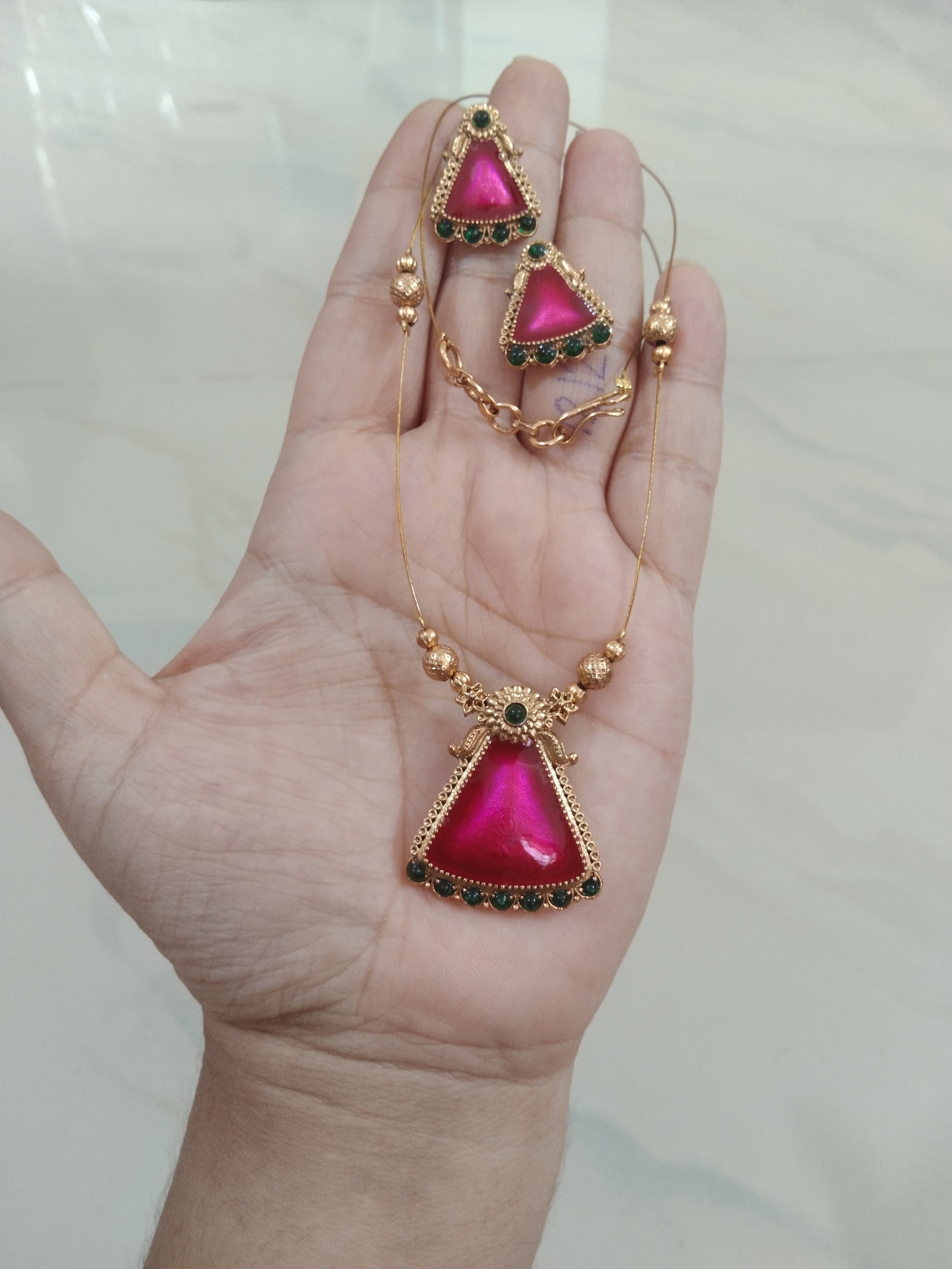 Invisible Fusion Palakka Pink