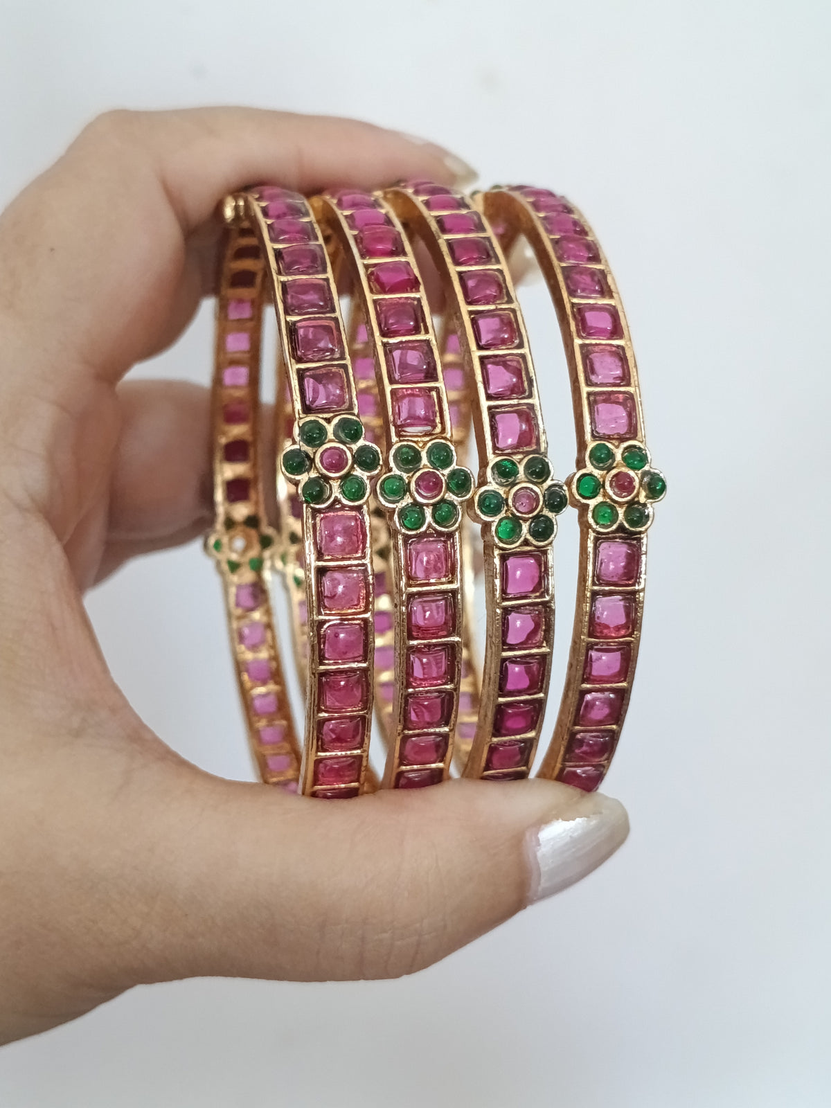 Matte Finish Kemp Stone Bangles of 4