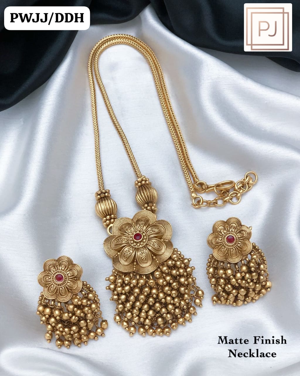 Golden Flower Pendant Necklace Set