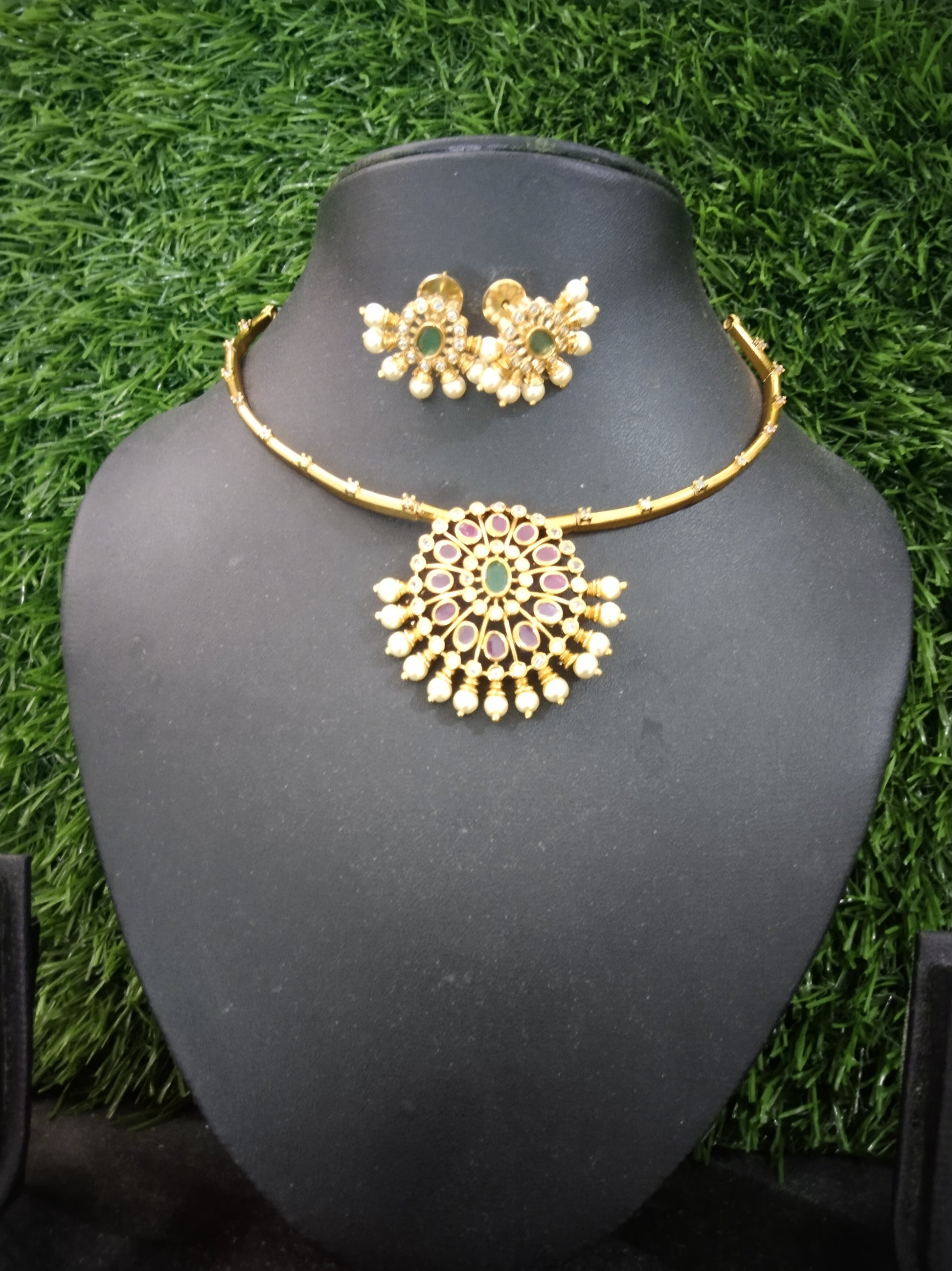 Simple Hasli Necklace Set
