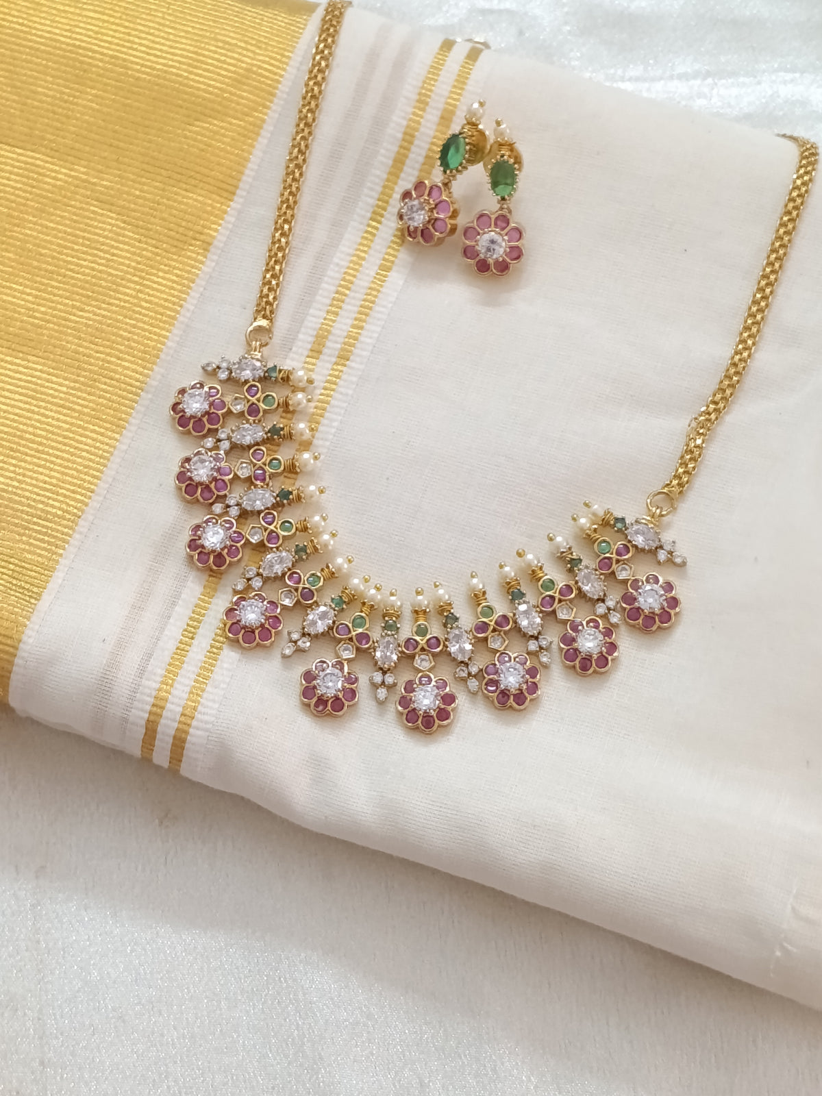 Kemp Floral Choker Set