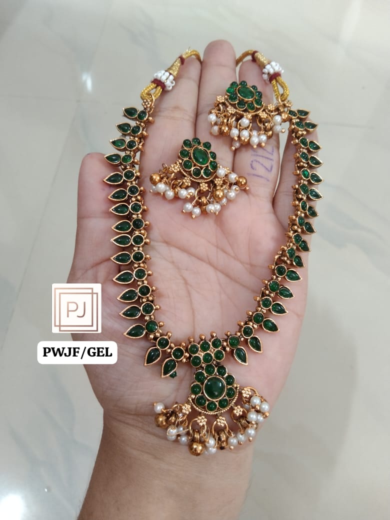 Green Stone Mullamottu Necklace