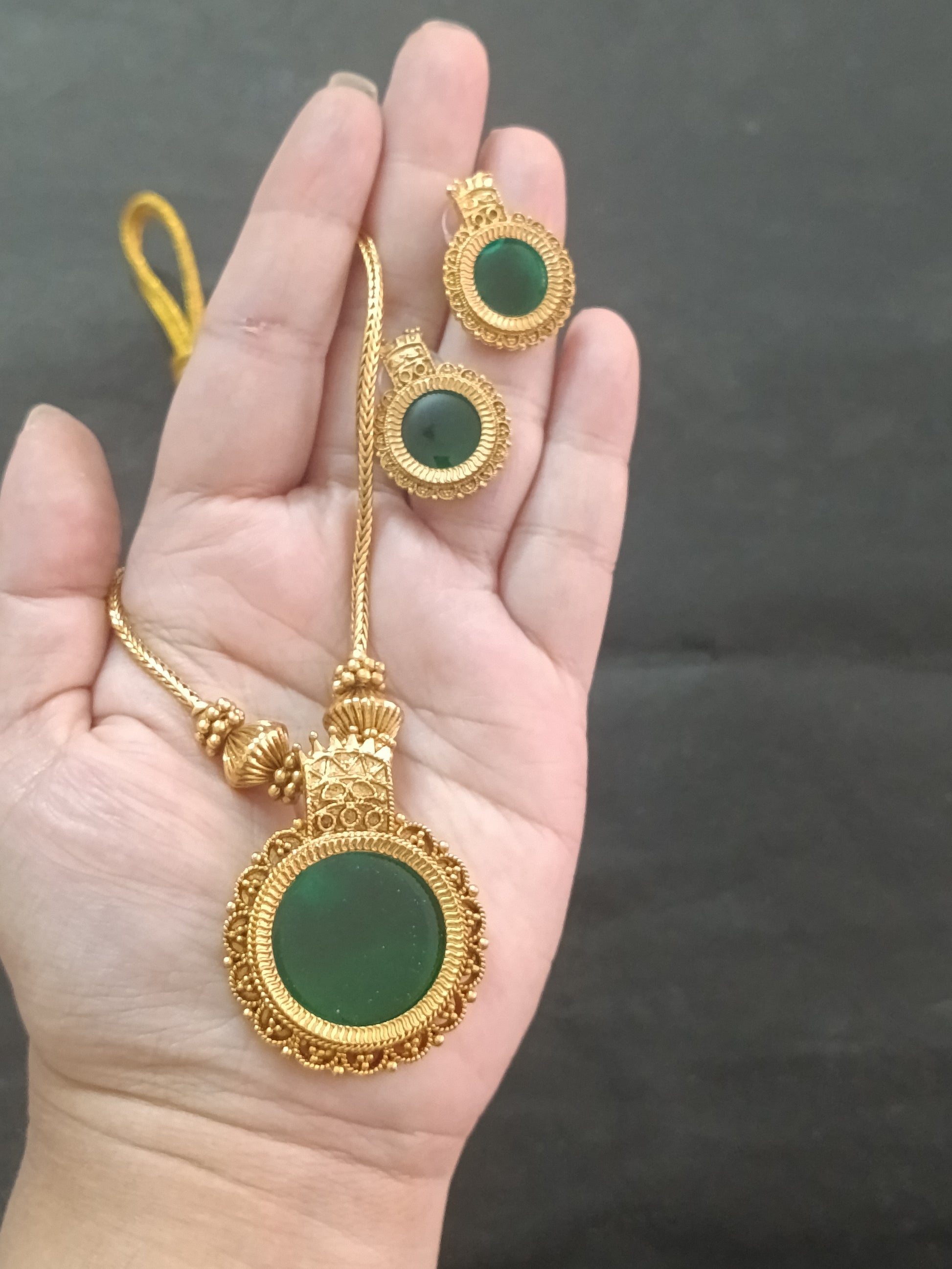 Matte Finish Palakka Round Pendant Mid Long Necklace Set