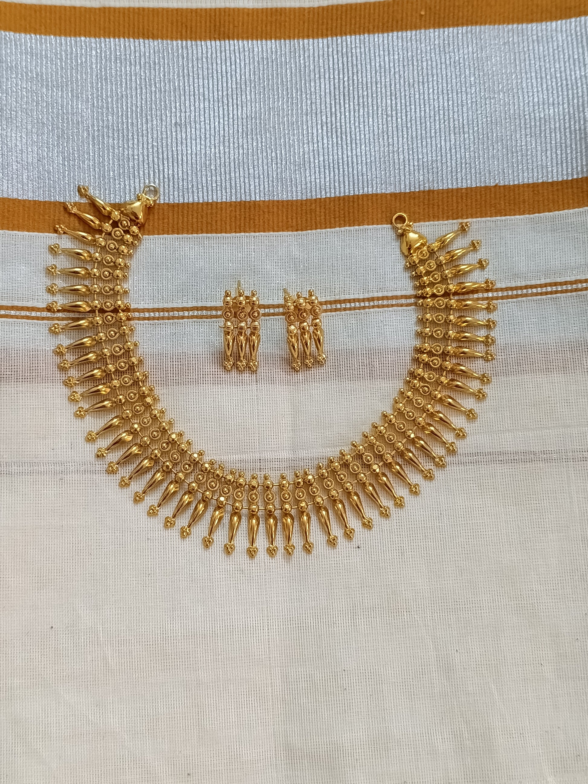 Matte Finish Pichimottu Necklace Set
