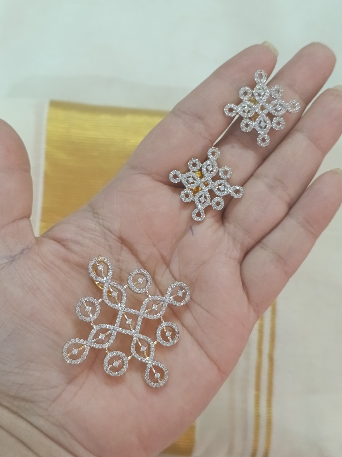 Kolam Pendant Set V126