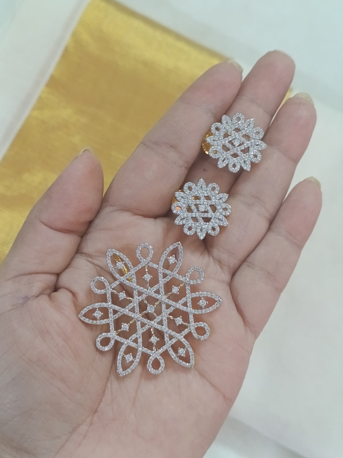 Kolam Pendant Set V126