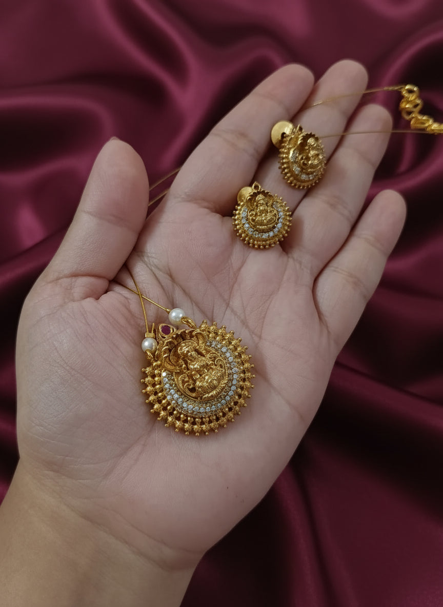 Lakshmi AD Pendant Invisible Chain Set
