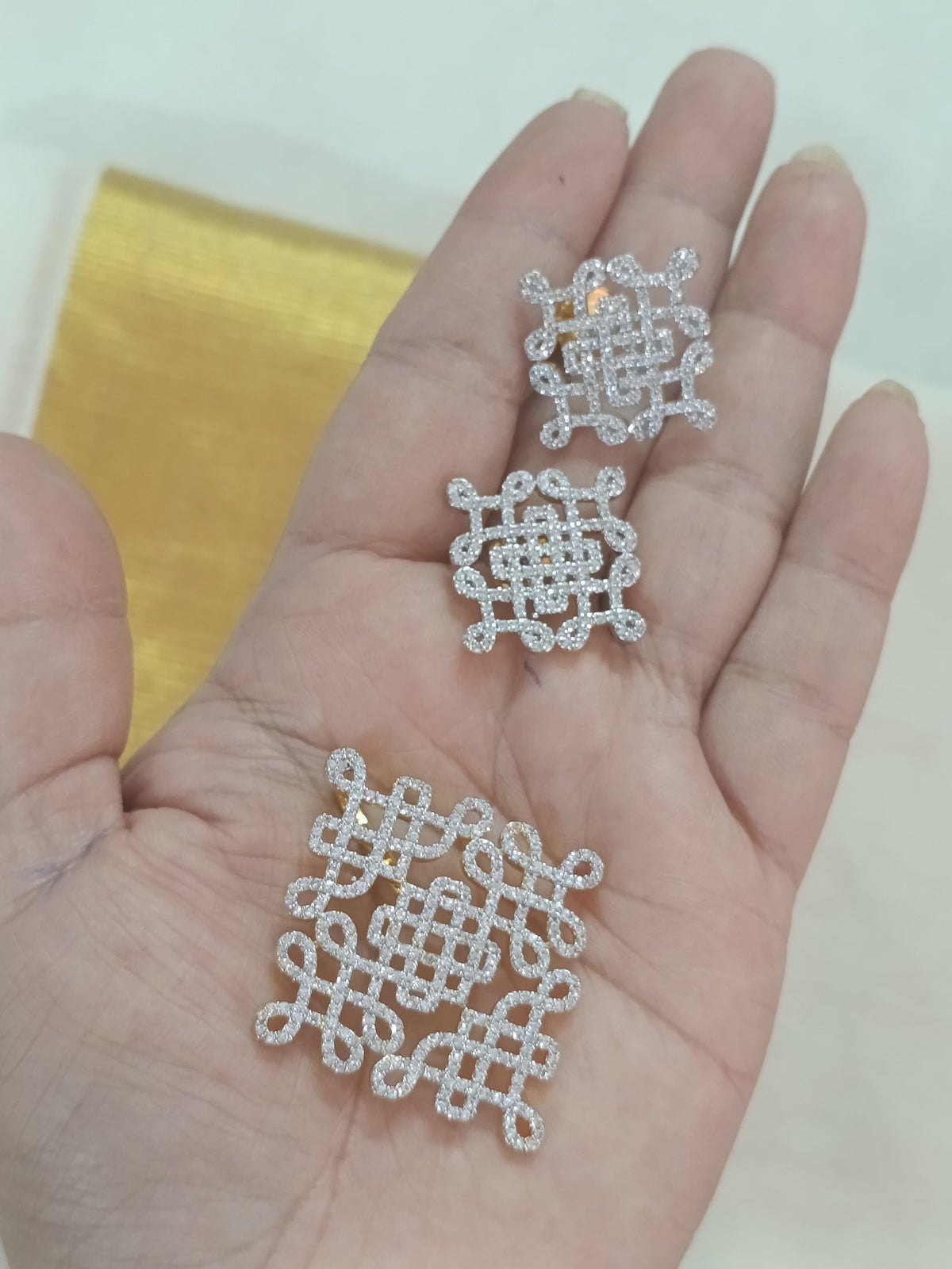 Kolam Pendant Set V126