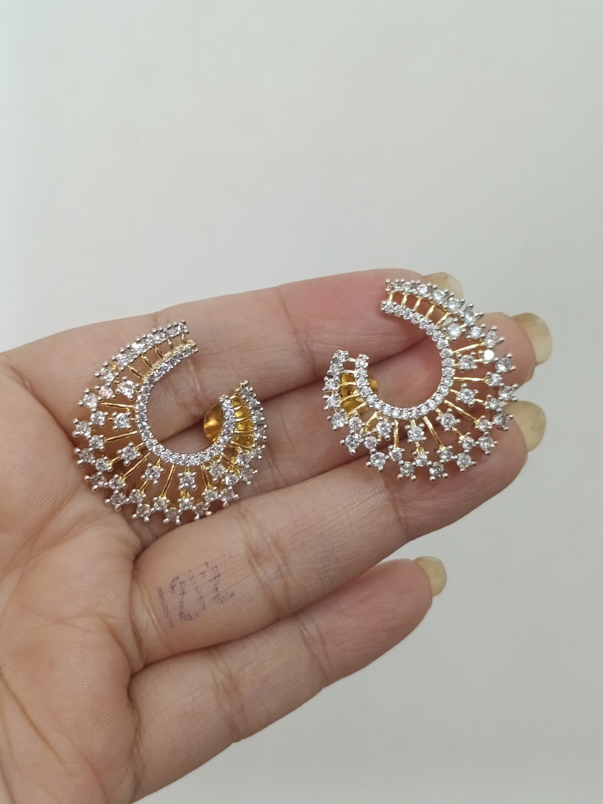 AD Stud Earring V238