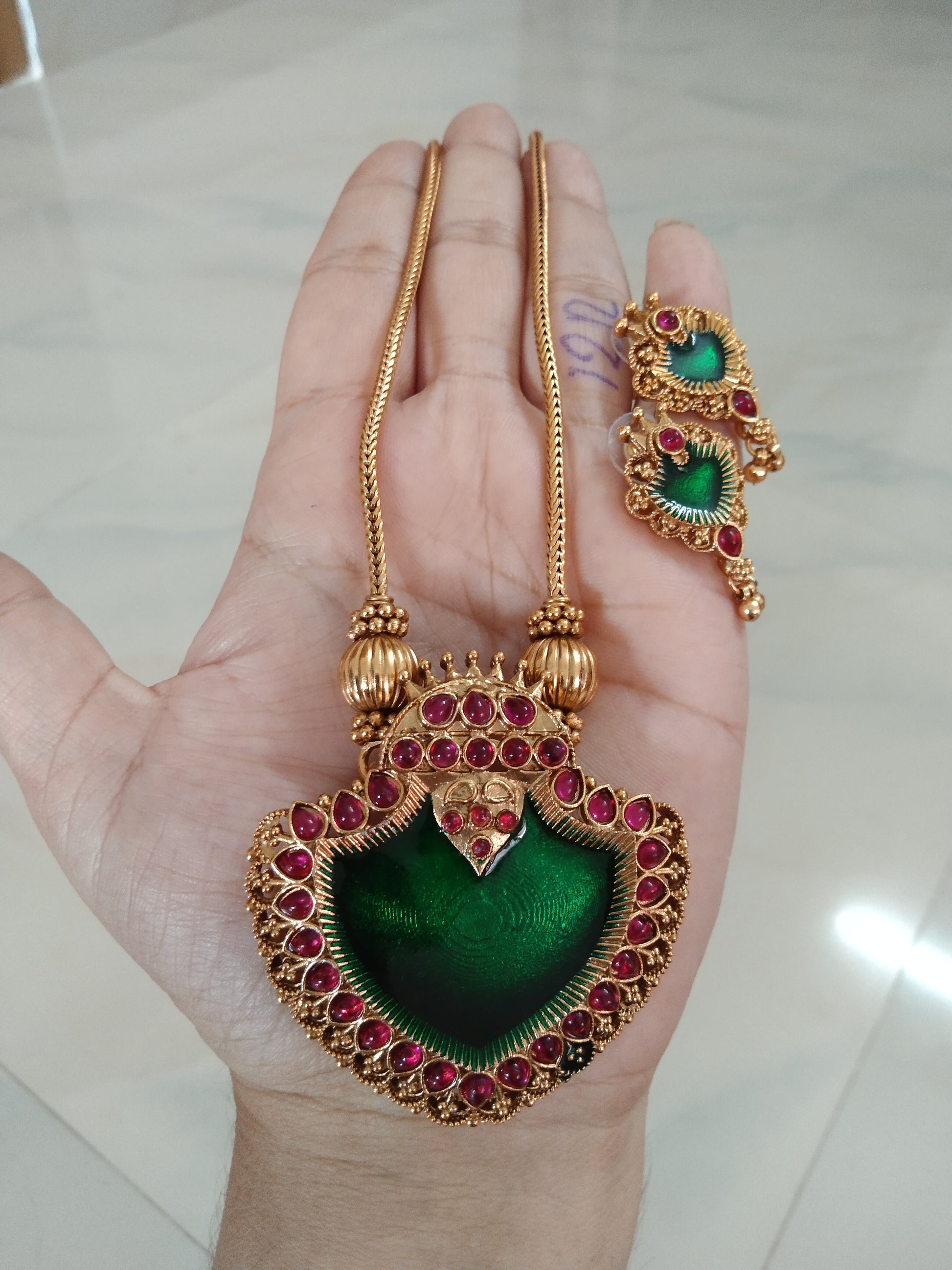 Palakka Pendant Set
