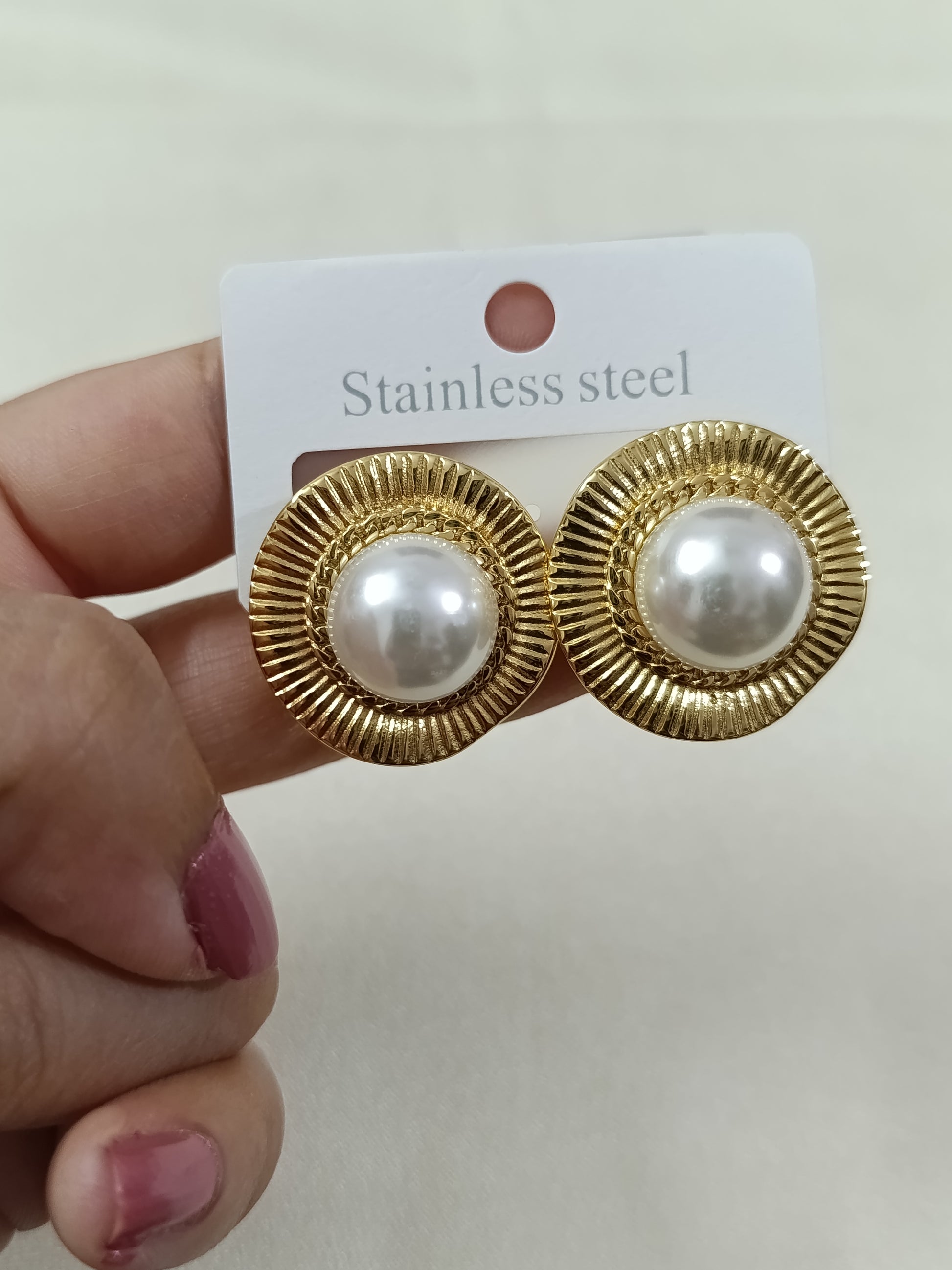 Gold Tone Pearl Stud Earring