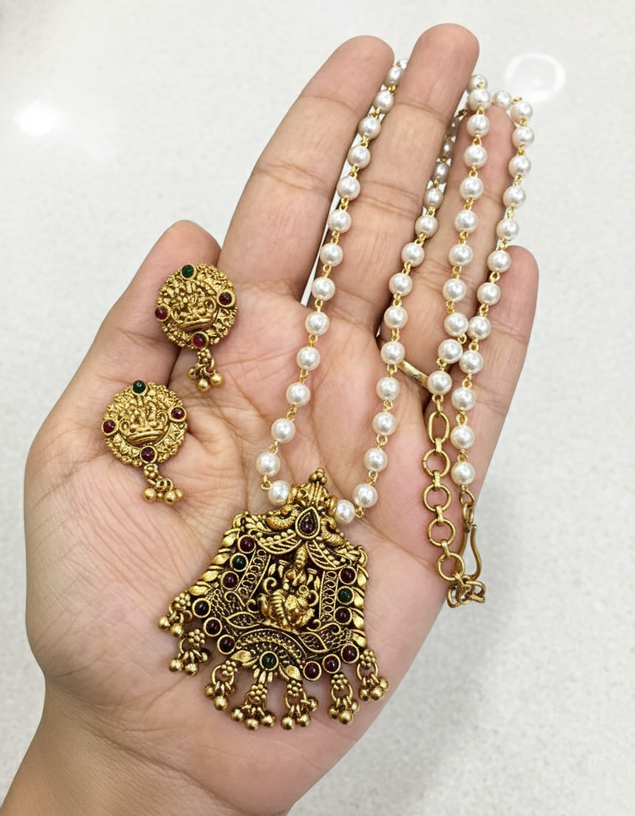 Lakshmi Pendant Pearl Mid Necklace V2