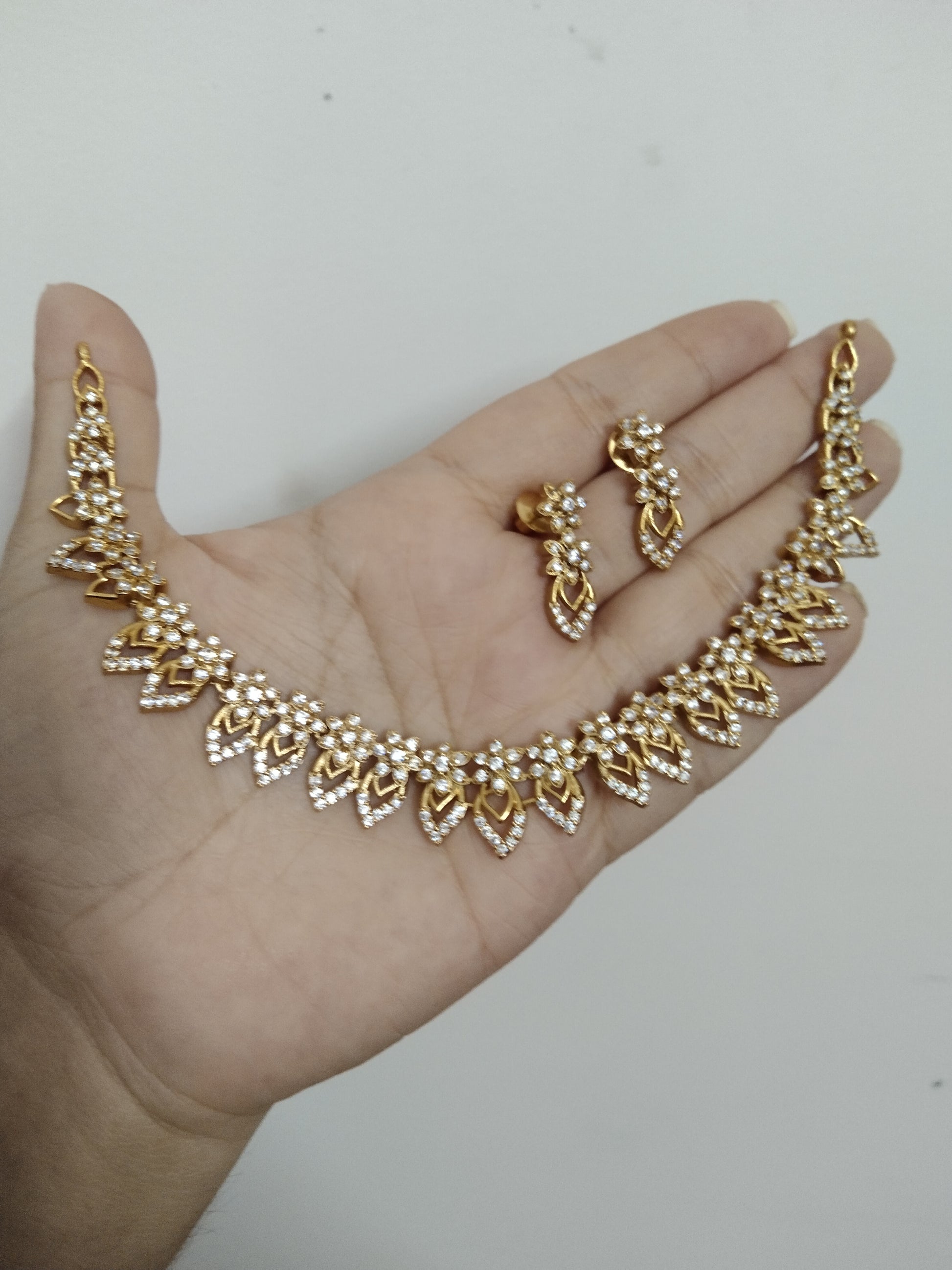 Glowria AD Necklace set
