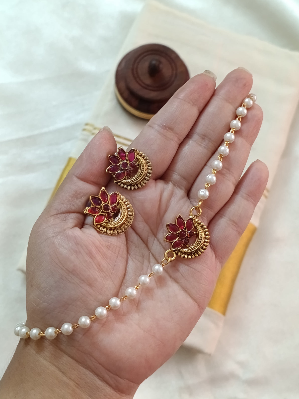 Flower Pendant Pearl Choker Set