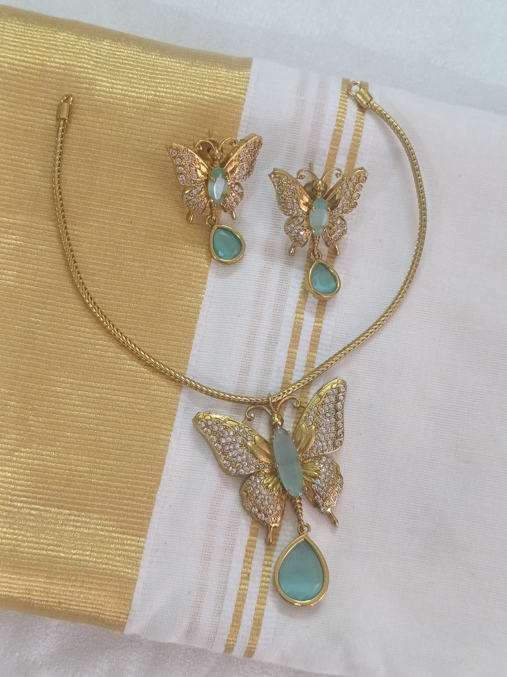 Butterfly AD Pendant Necklace Set V126