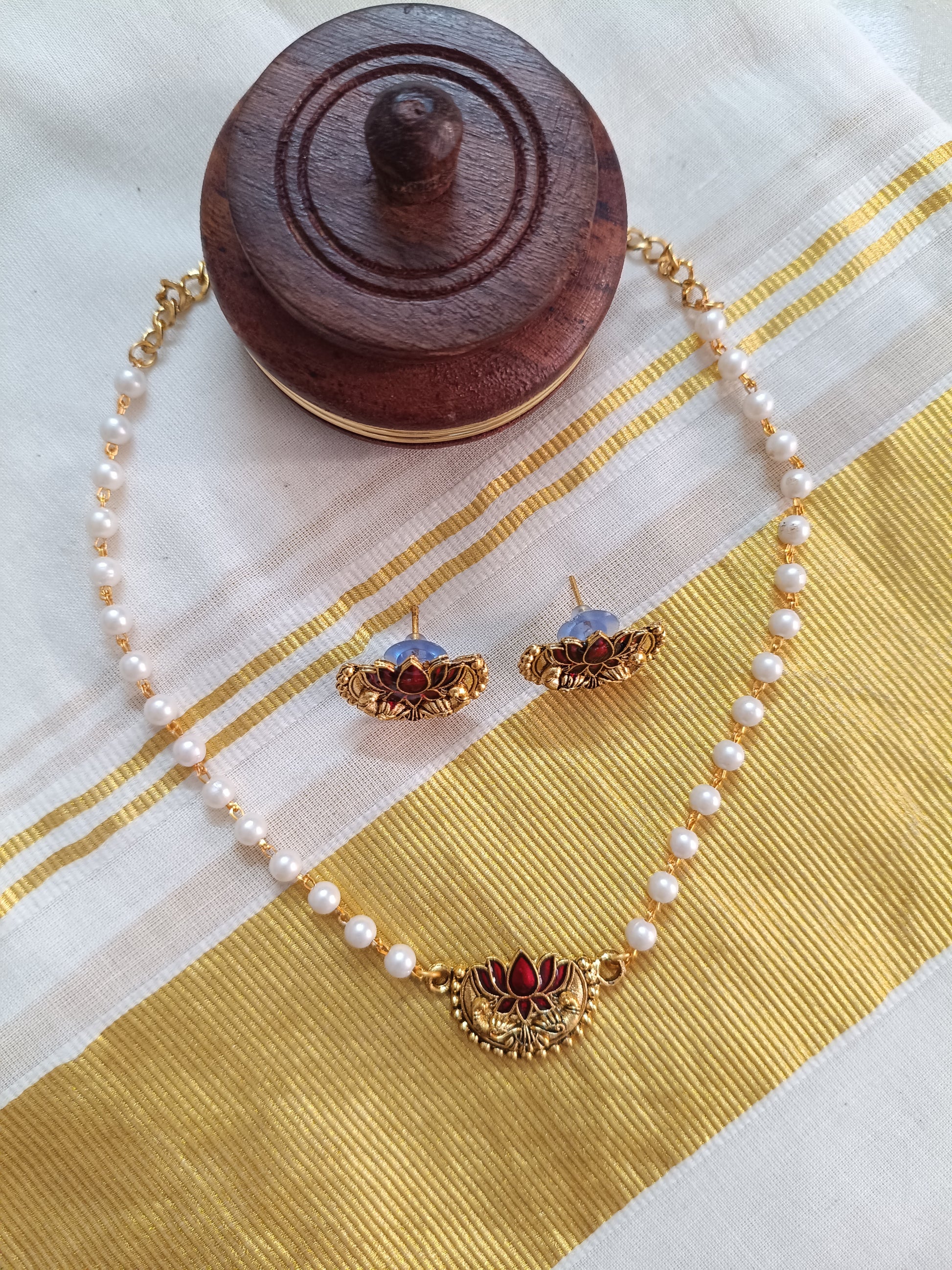 Lotus Pearl Choker Set
