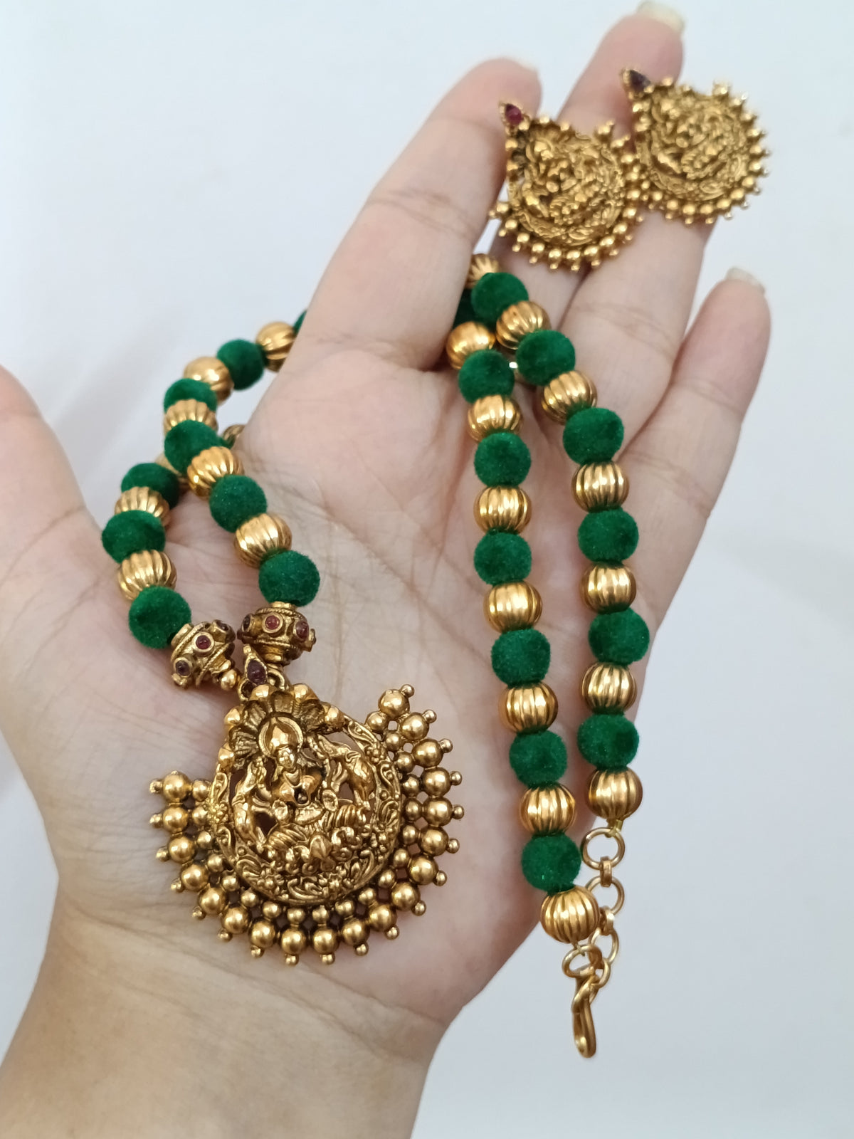 Lakshmi Pendant Bead Necklace Set