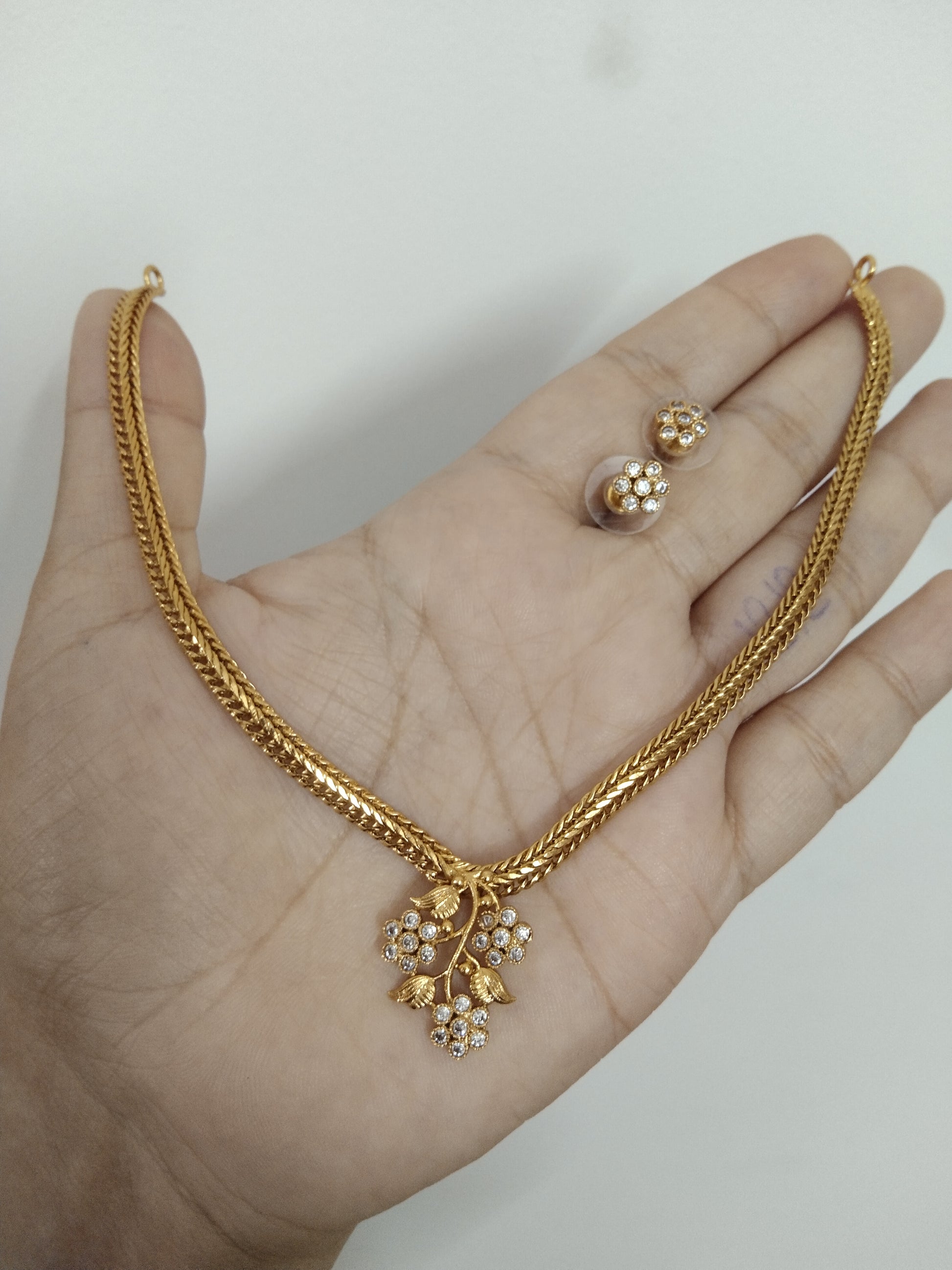 Budget Floral Necklace