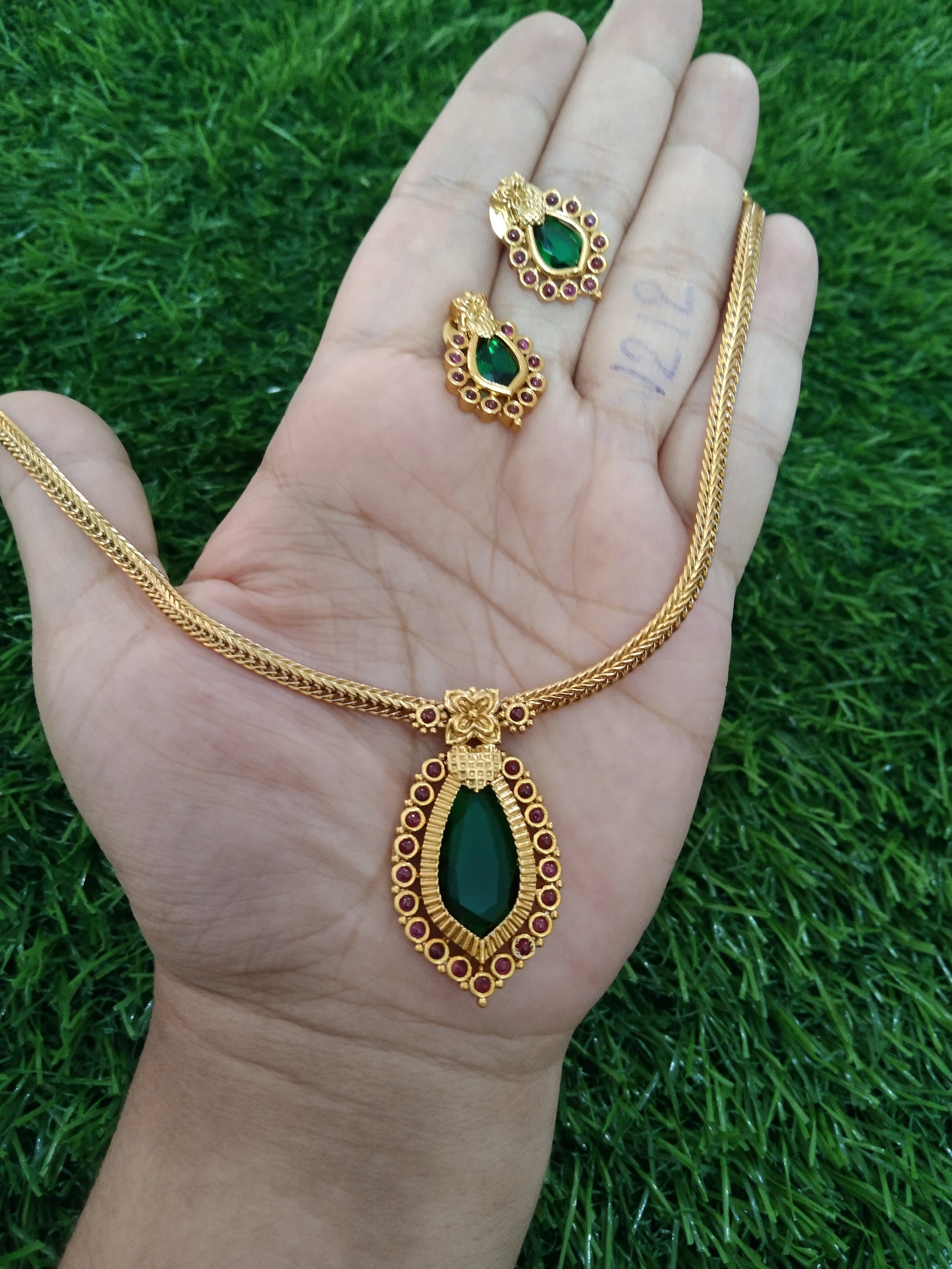 Nagapadam Green Pendant Necklace Set 1
